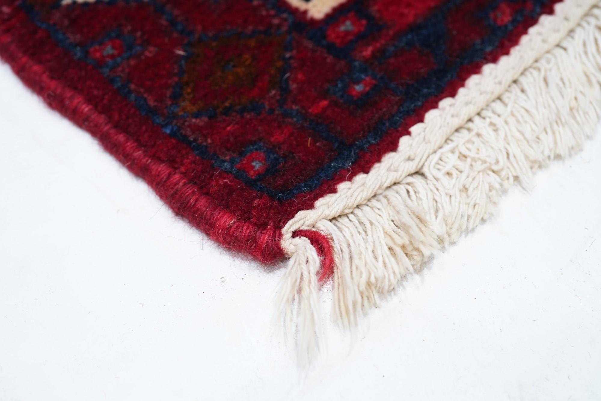 Vintage Hamadan Rug 4'3'' x 6'6'' In Excellent Condition For Sale In New York, NY