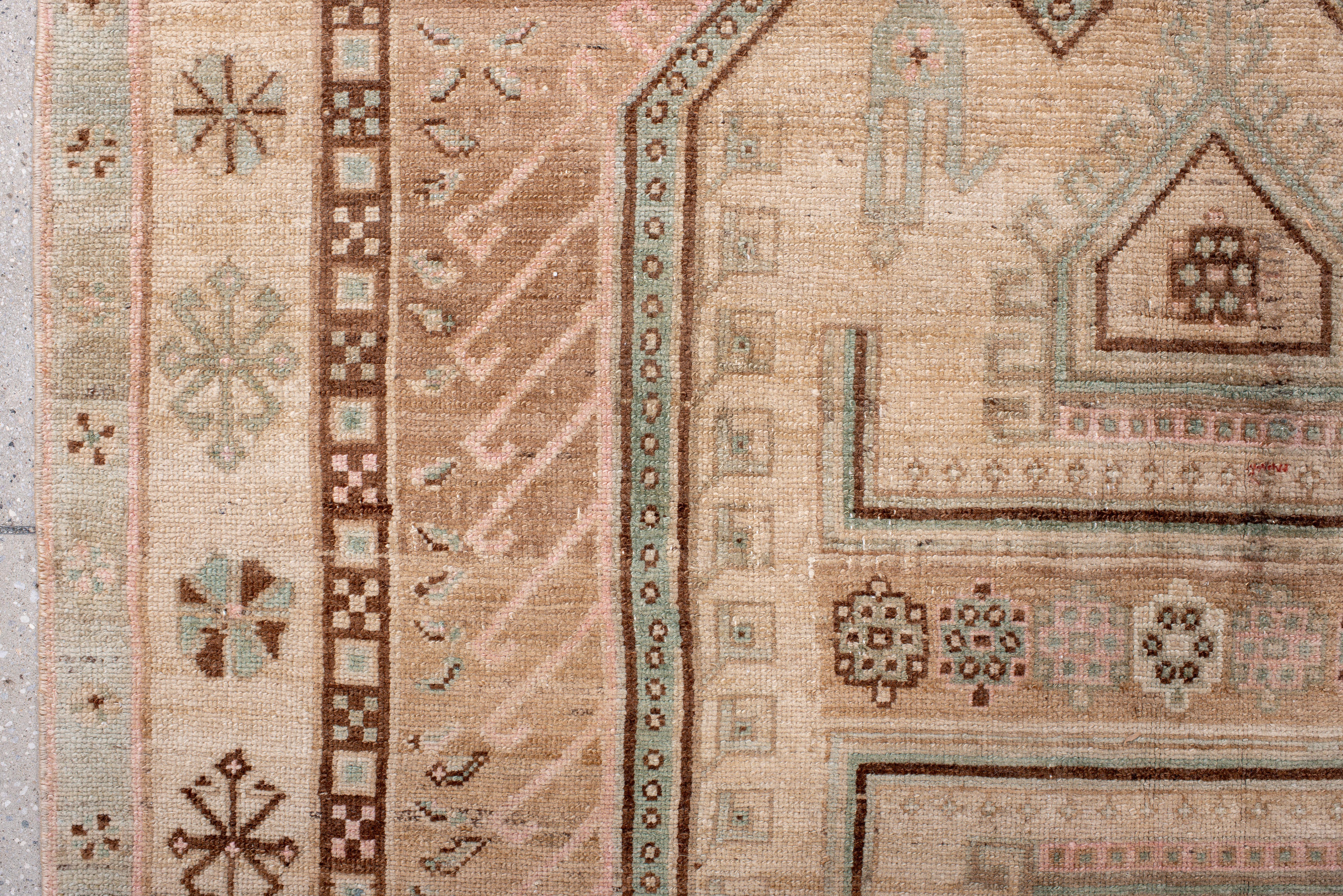 Mid-20th Century Hamadan Rug Architectural Medallion Motif in Pastel Earth For Sale