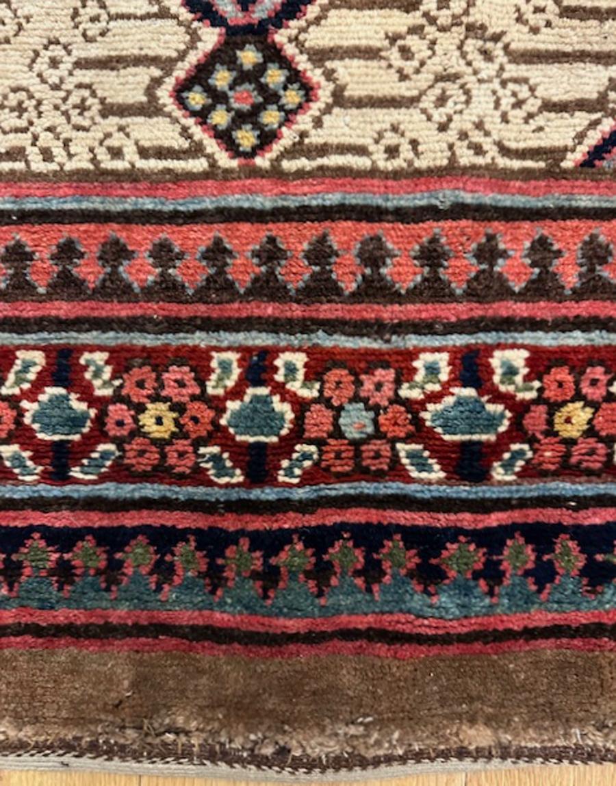 Tappeto lungo di Hamadan dalla Persia occidentale (Iran)

Età: circa 1870

Dimensioni: 9′.5 