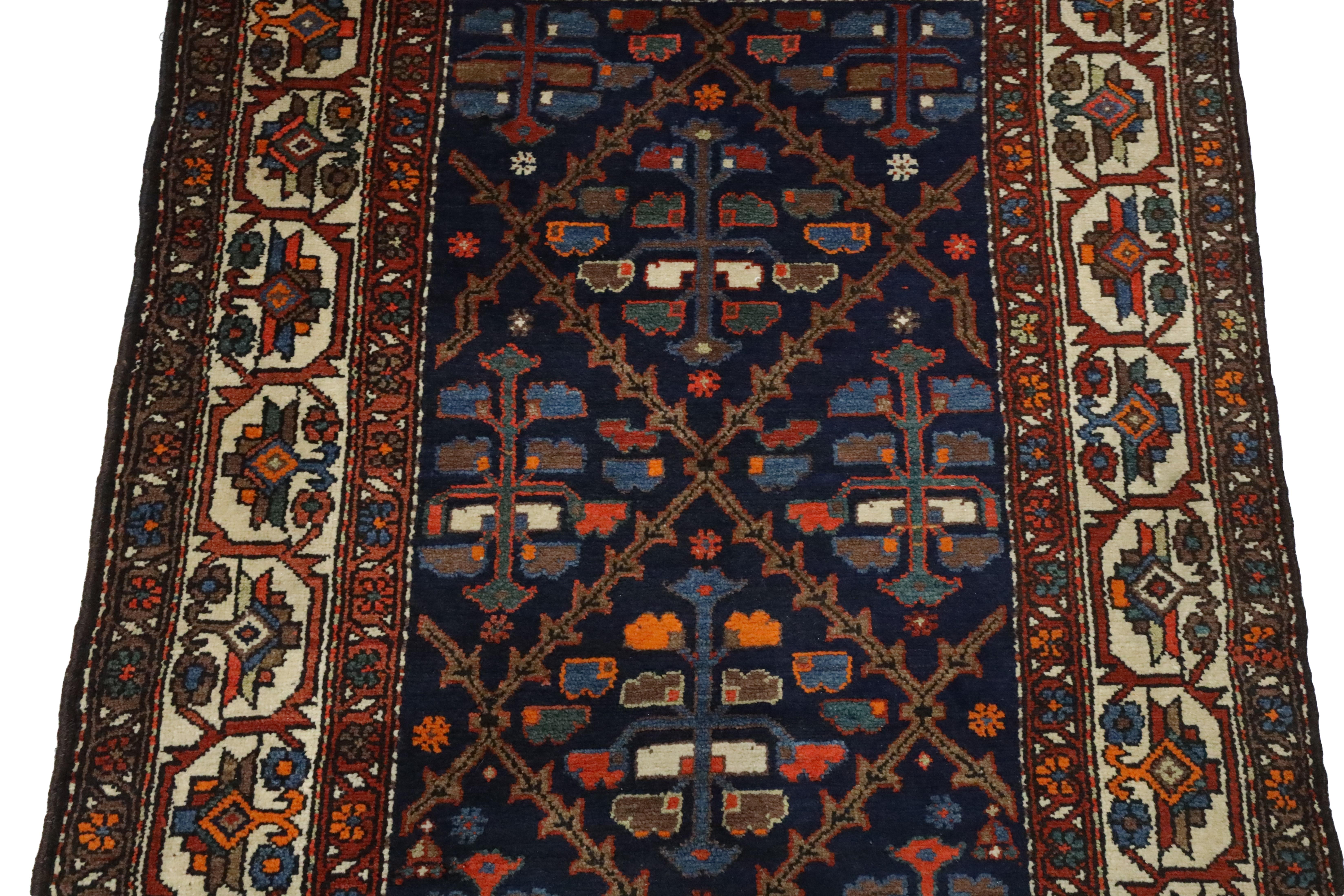 Hand-Knotted Hamedan Antique rug - 4'9