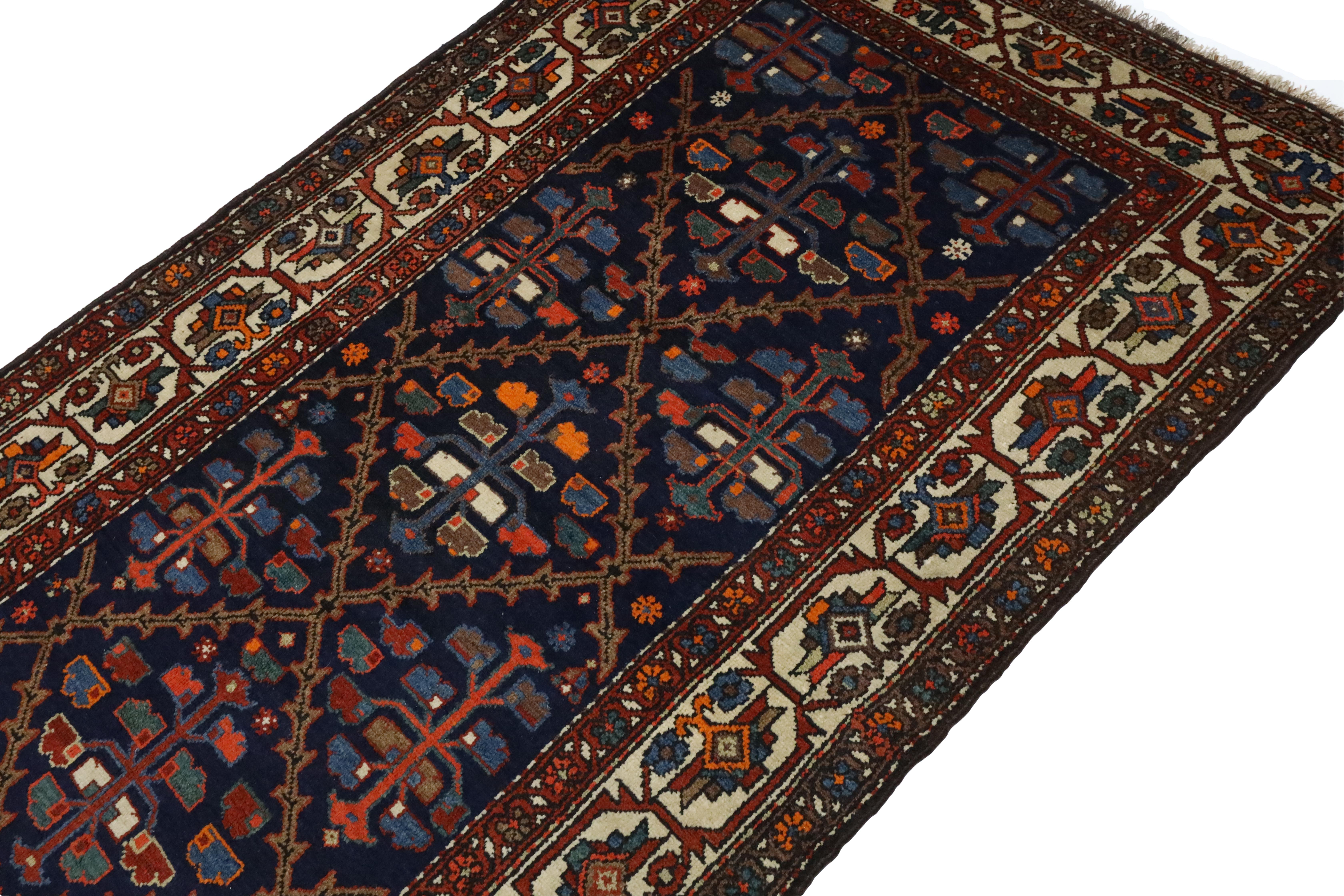 20th Century Hamedan Antique rug - 4'9