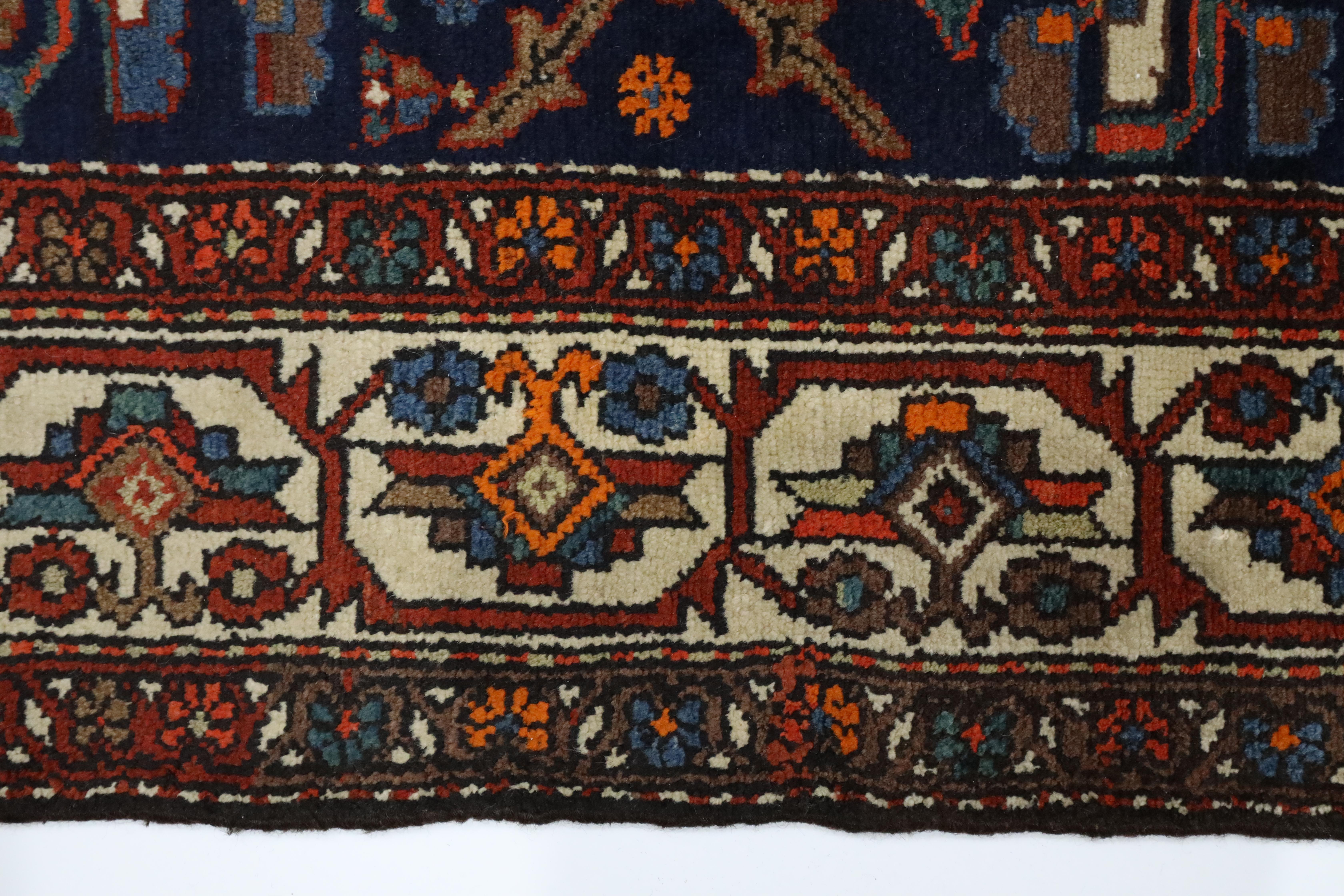 Wool Hamedan Antique rug - 4'9