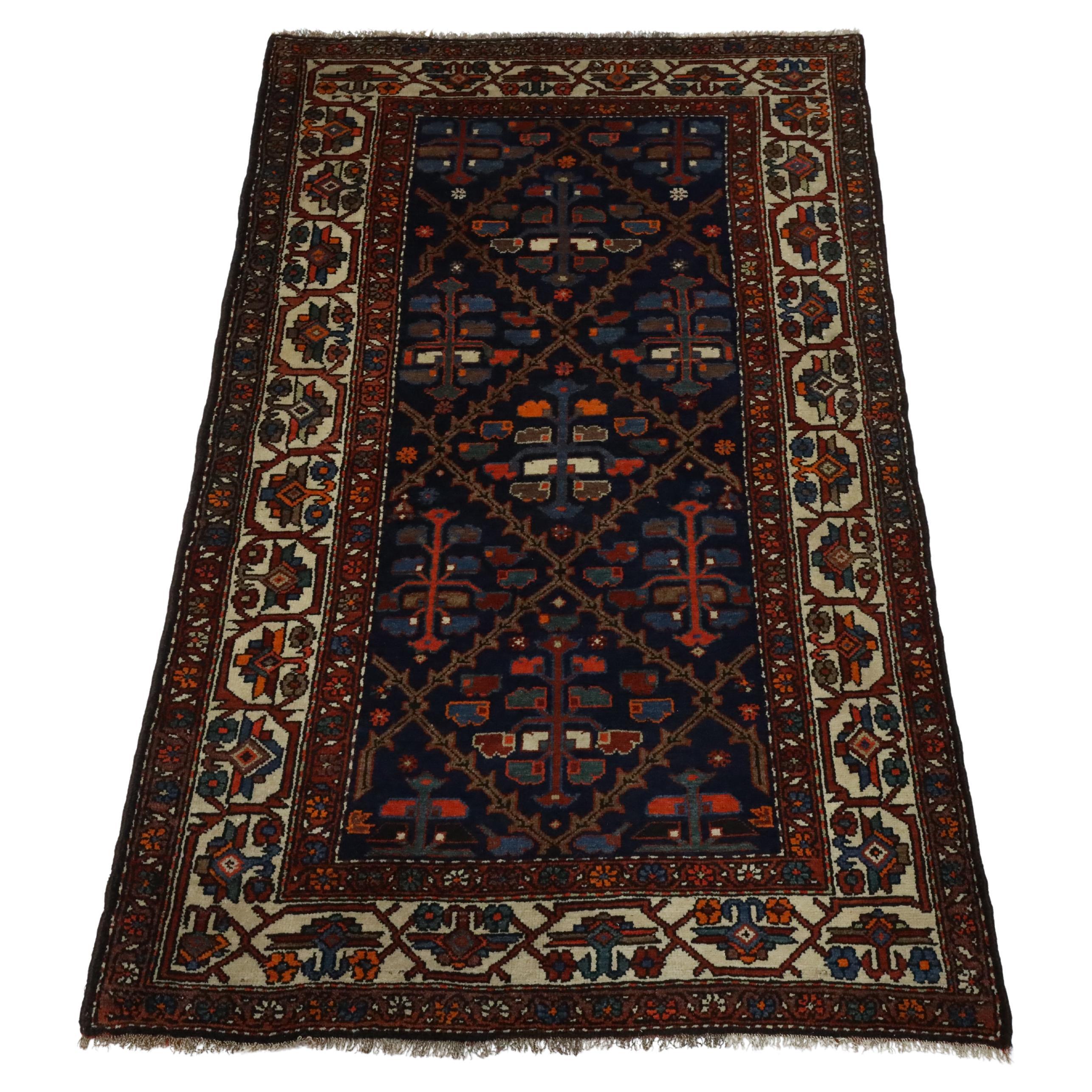 Hamedan Antique rug - 4'9" x 6'8" For Sale
