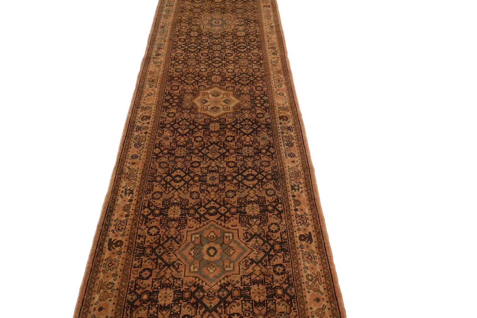 Hamedan Vintage Rug In Good Condition For Sale In New York, NY