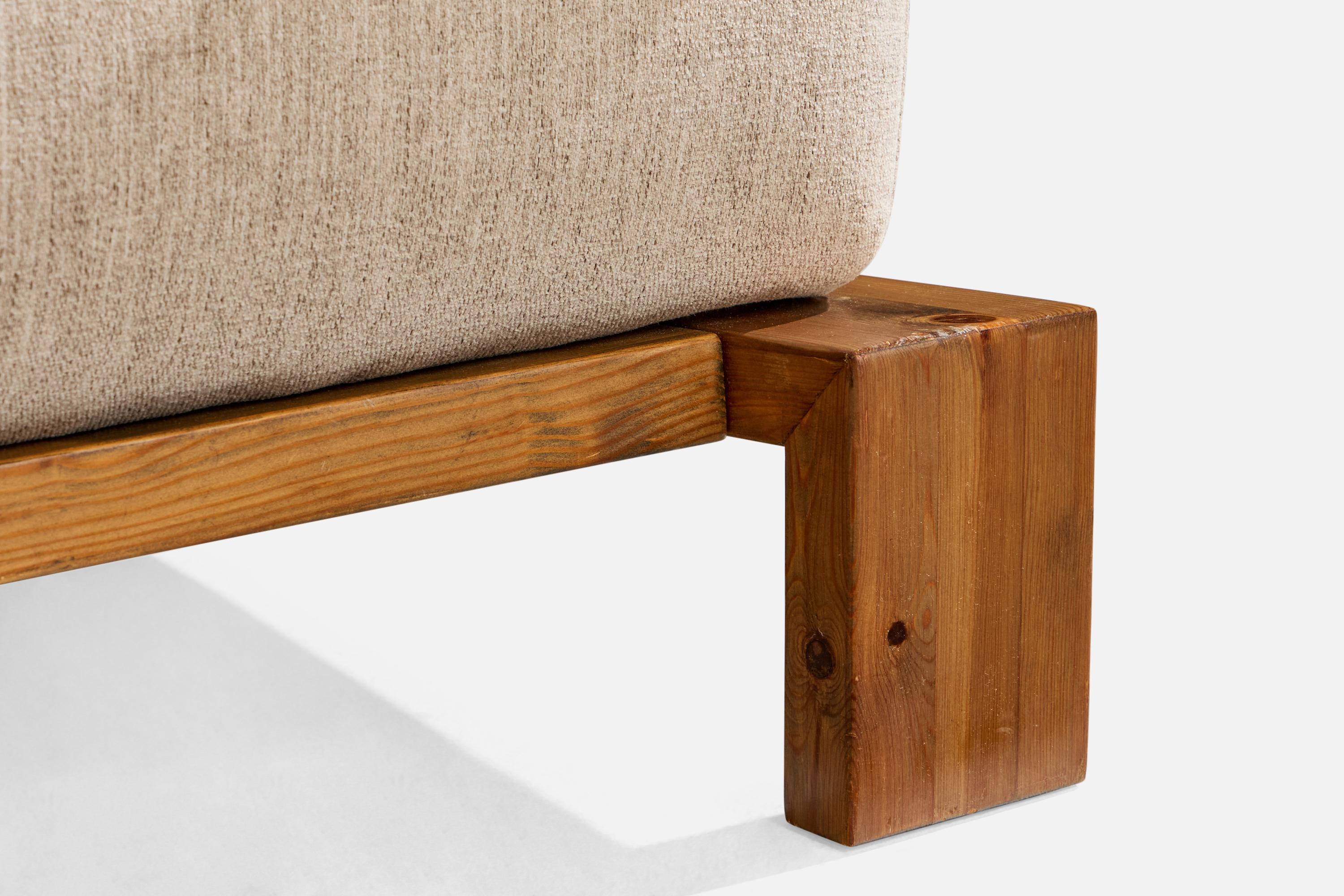 Hämeen Kalustaja Ky, chaises longues, pin, tissu, Finlande, années 1970 Bon état - En vente à High Point, NC