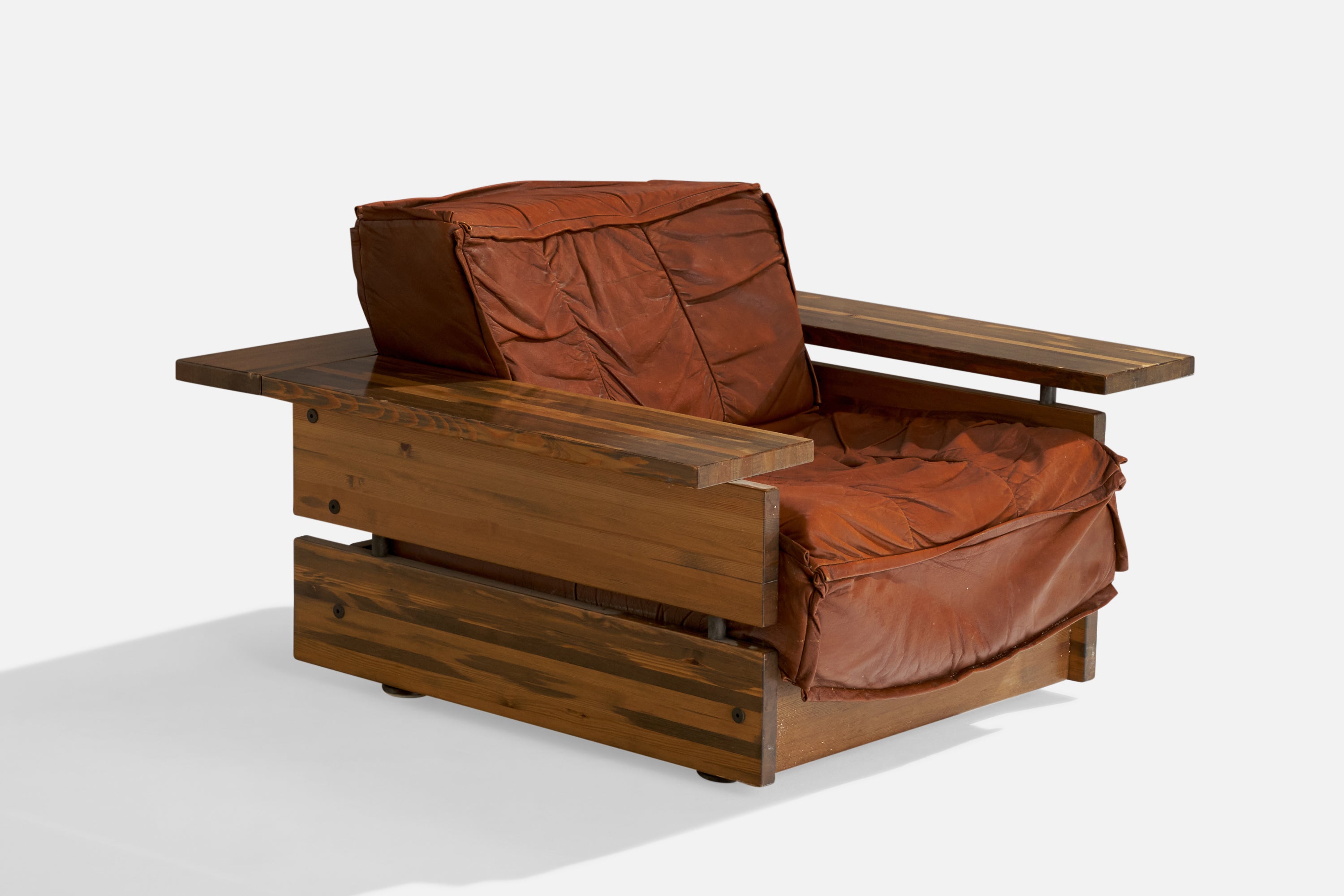 Chaise de salon en pin et en cuir brun, conçue et produite par Hämeen Kalustaja, Finlande, années 1970.

Hauteur d'assise 14