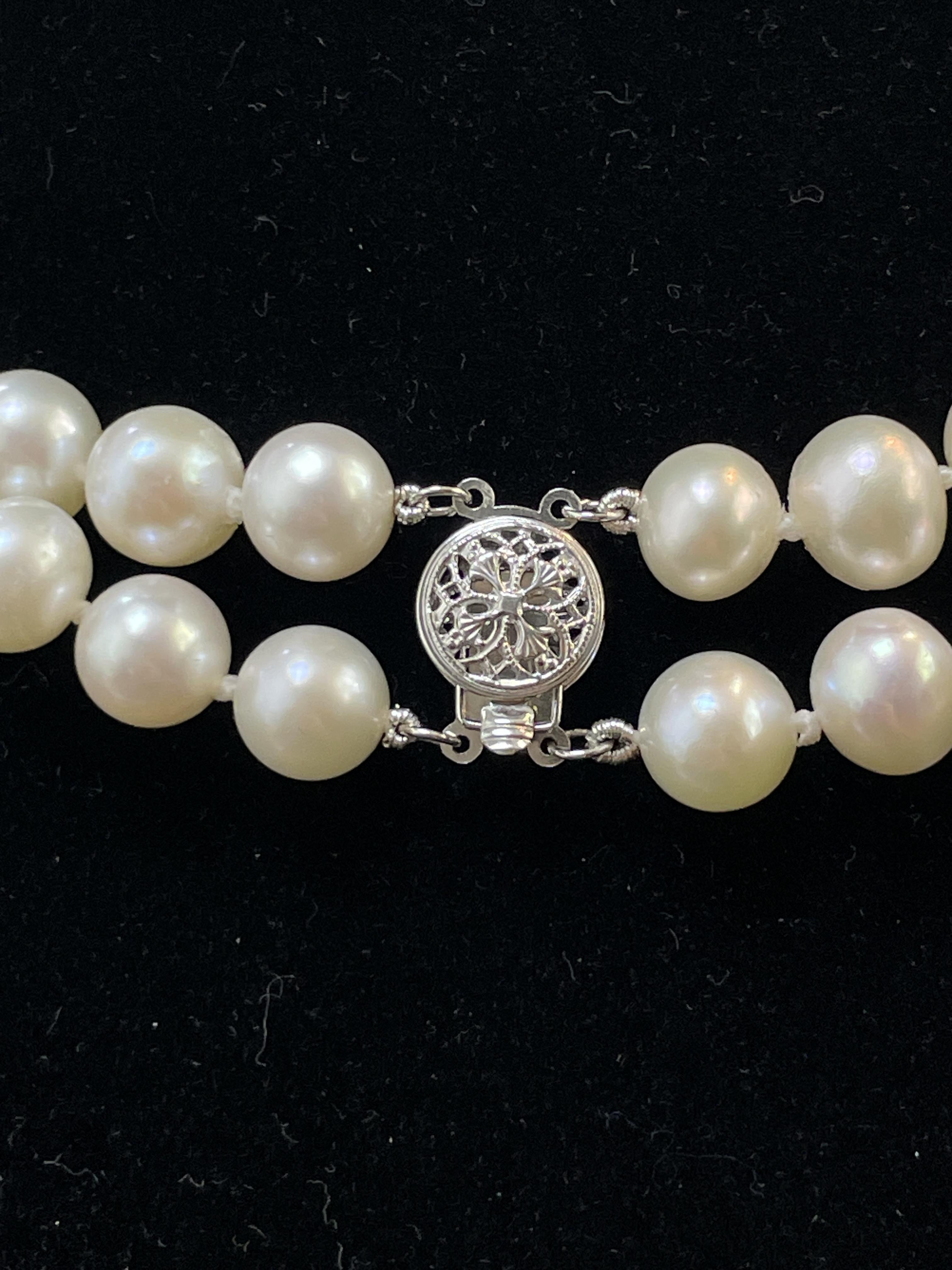 Montre pour dames en or blanc 14k Hamilton Collier à double rang de perles en vente 2
