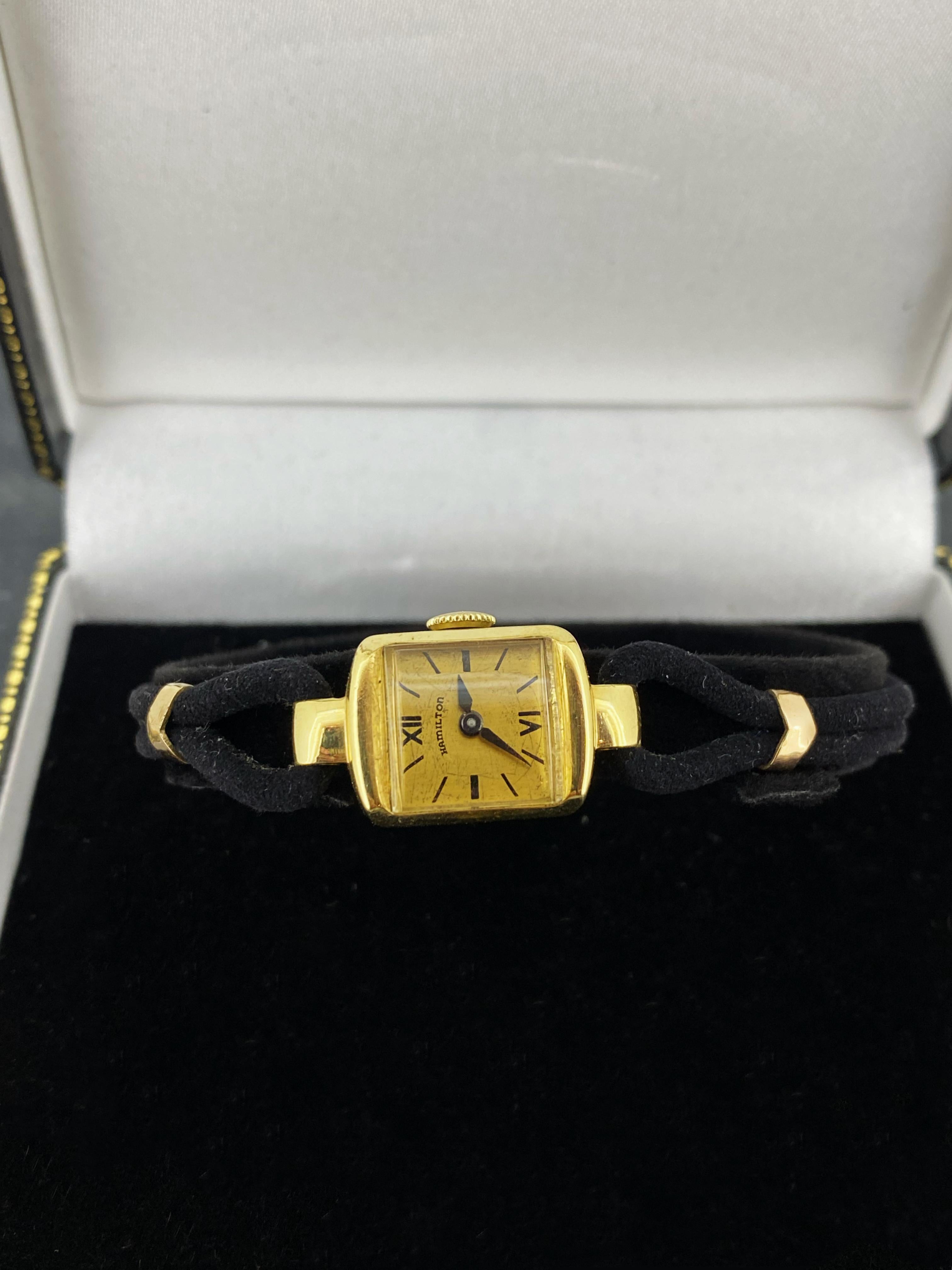 This exquisite Retro timepiece 
survived in beautiful condition,
despite dating back to 1950's 

Made by United States of America's 
luxury brand Hamilton

An attention-grabbing rectangle Case
is performed in 14K solid yellow gold
(signed &