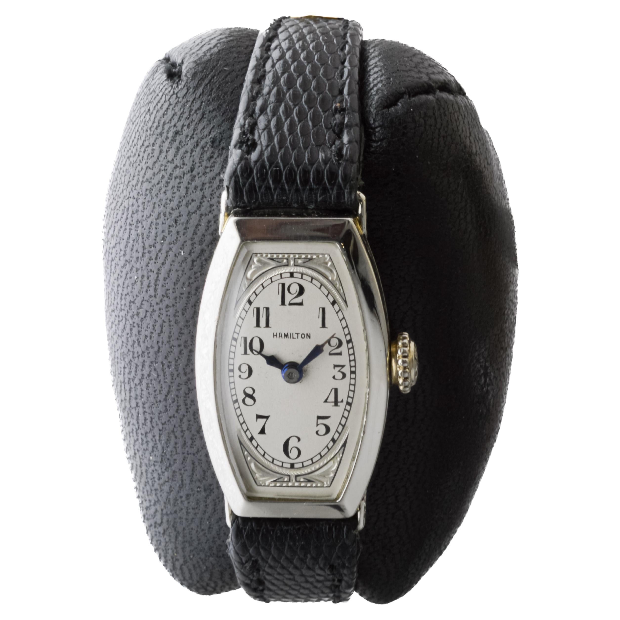 Hamilton Hamilton in oro massiccio da donna Art Deco a forma di orologio del 1930