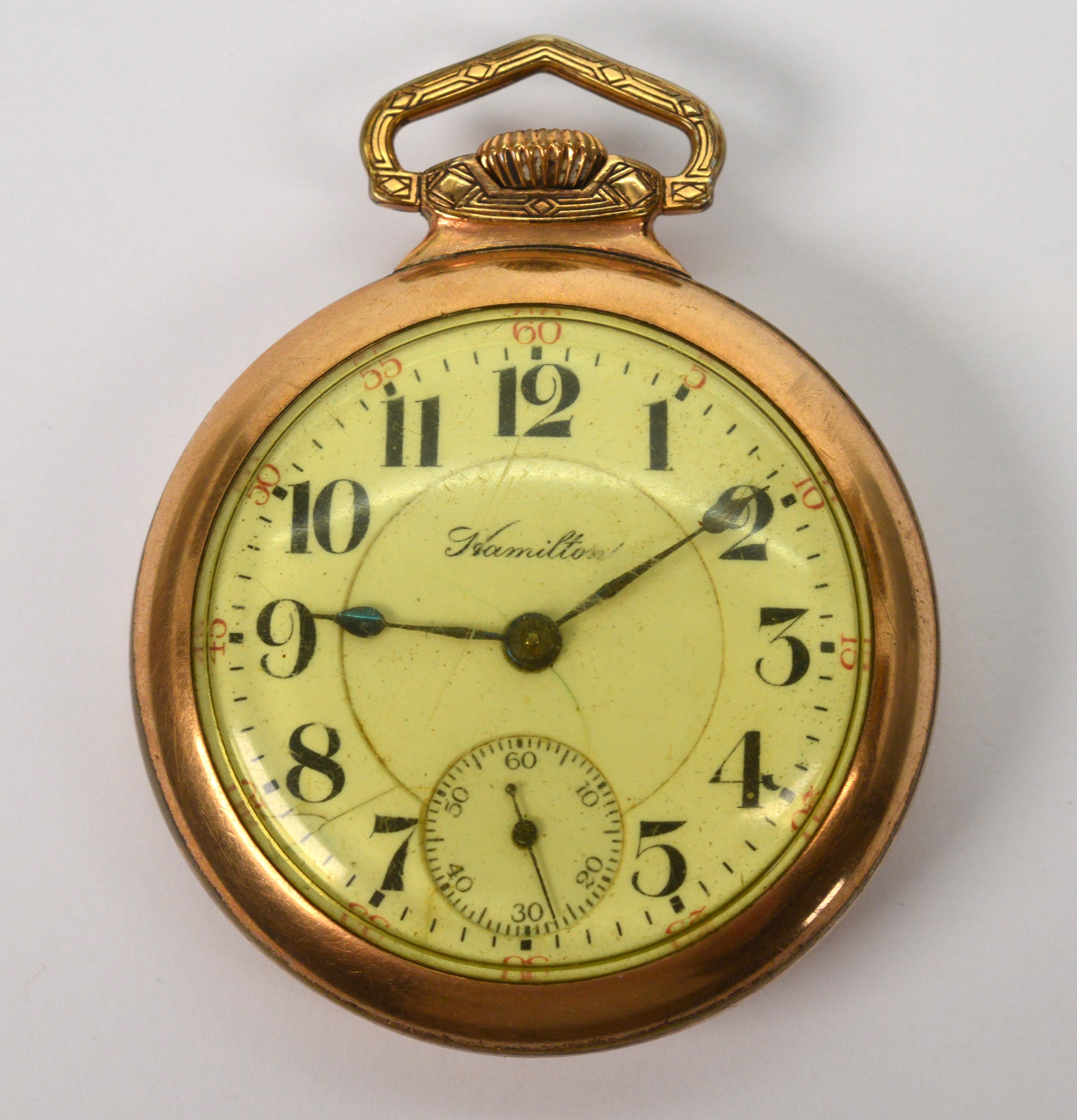 Montre de poche en laiton Hamilton Grade 940 - Circa 1912
Numéro de série 938123
Taille 18S / 54mm / Face ouverte / Boîtier en laiton 0164430
Mouvement de qualité 21 Jewell
Nécessite un nouveau cristal, usure mineure sur la face entre 6 et 8
En état
