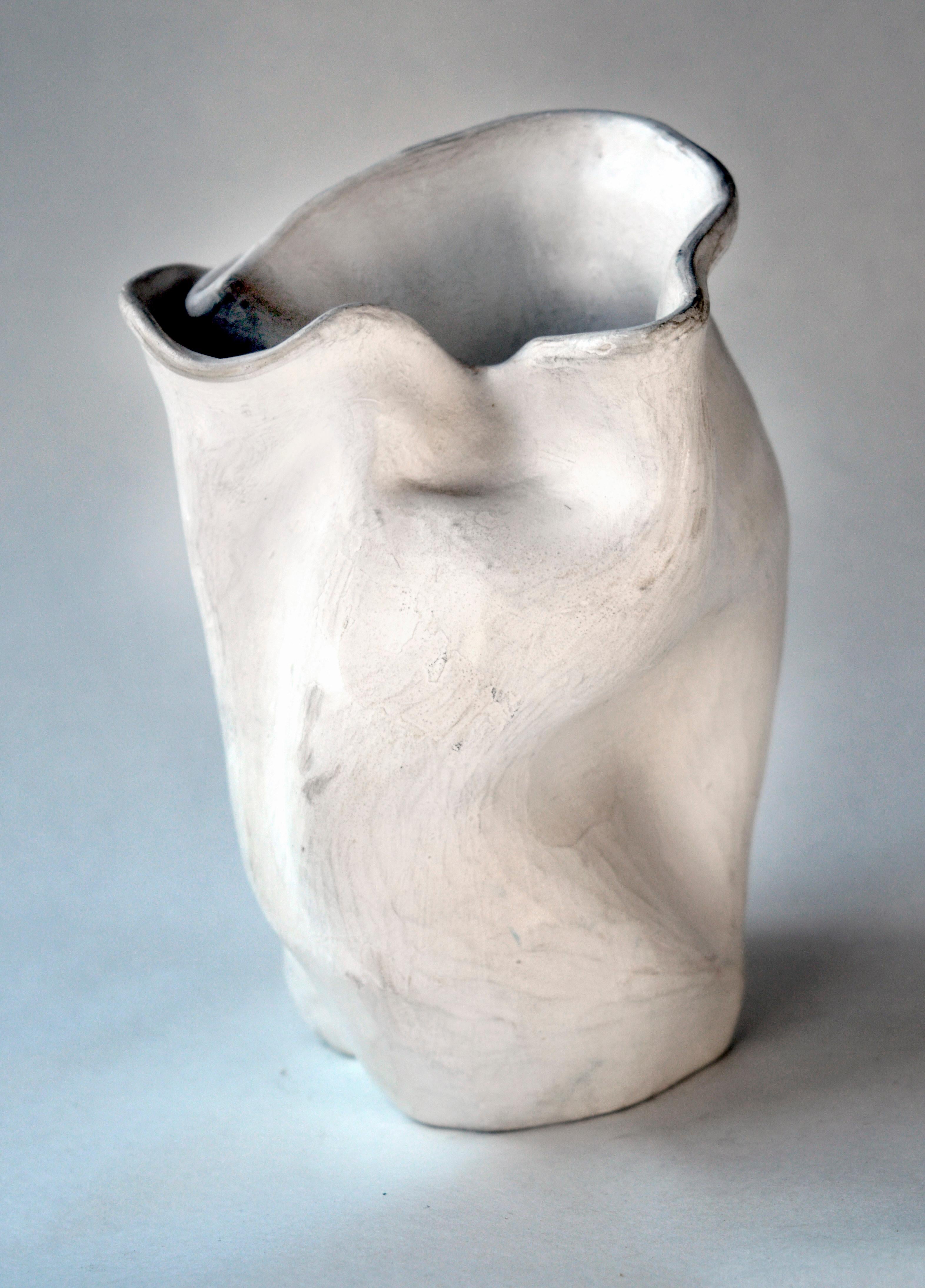Vase en poterie abstraite du début des années 1940 n° 2 d'après George Ohr - Sculpture de Hamilton Achille Wolf