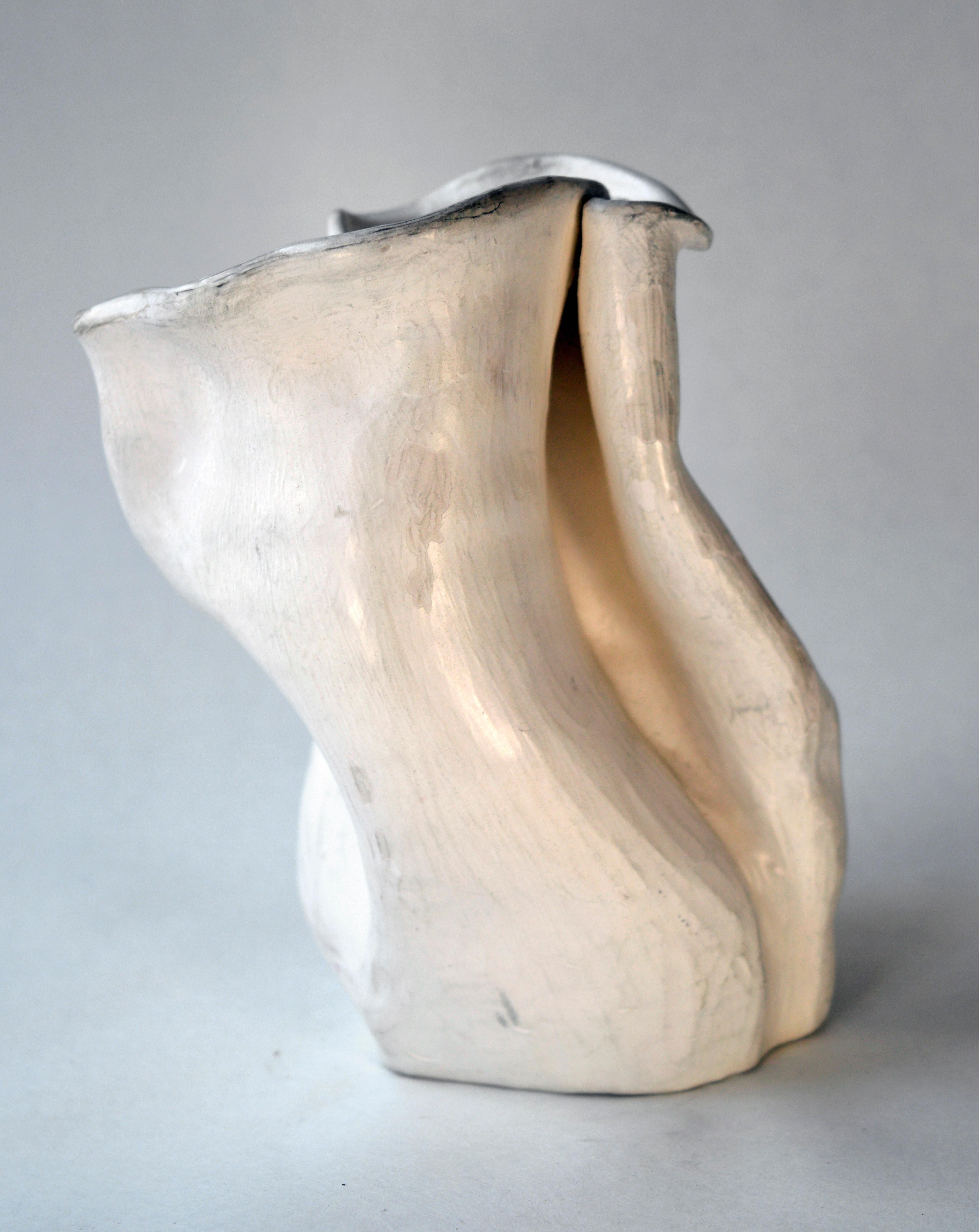 Abstrakte Keramikvase #2 aus den frühen 1940er Jahren nach George Ohr (Abstrakter Expressionismus), Sculpture, von Hamilton Achille Wolf