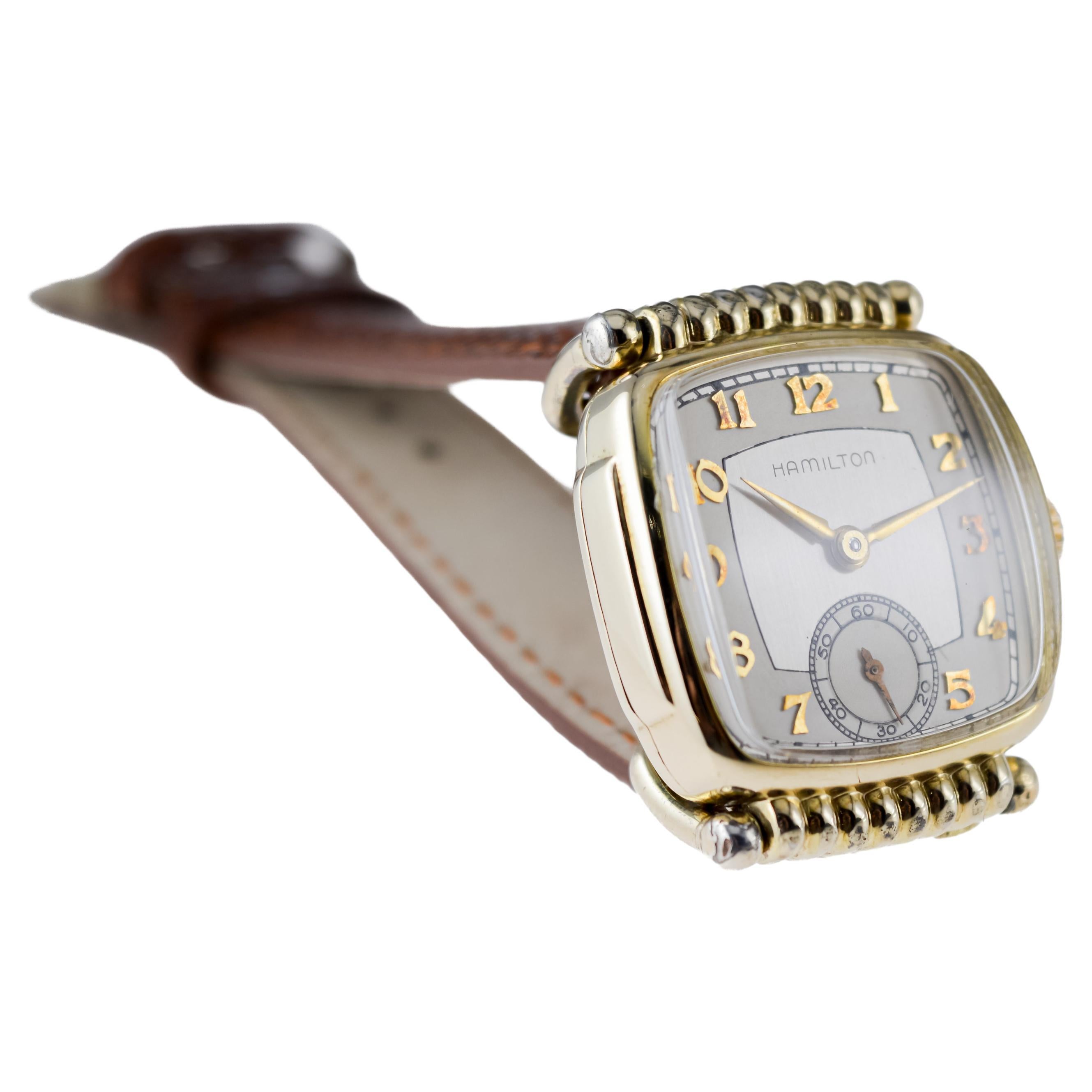 Hamilton Gold geflochtene Art-Déco-Uhr mit beweglichen Gepäckstücken 1940er Jahre im Angebot 1