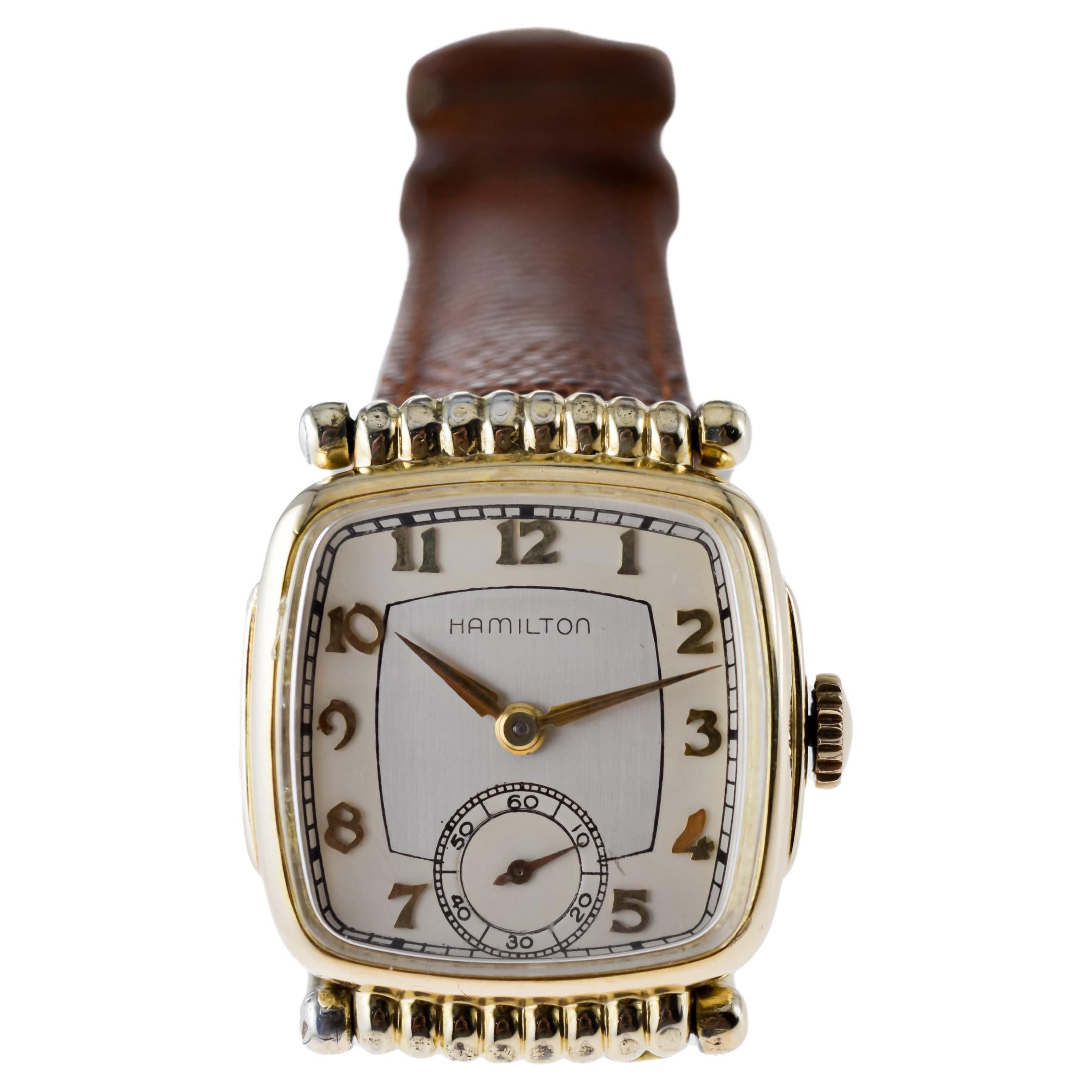Hamilton Gold geflochtene Art-Déco-Uhr mit beweglichen Gepäckstücken 1940er Jahre im Angebot 2