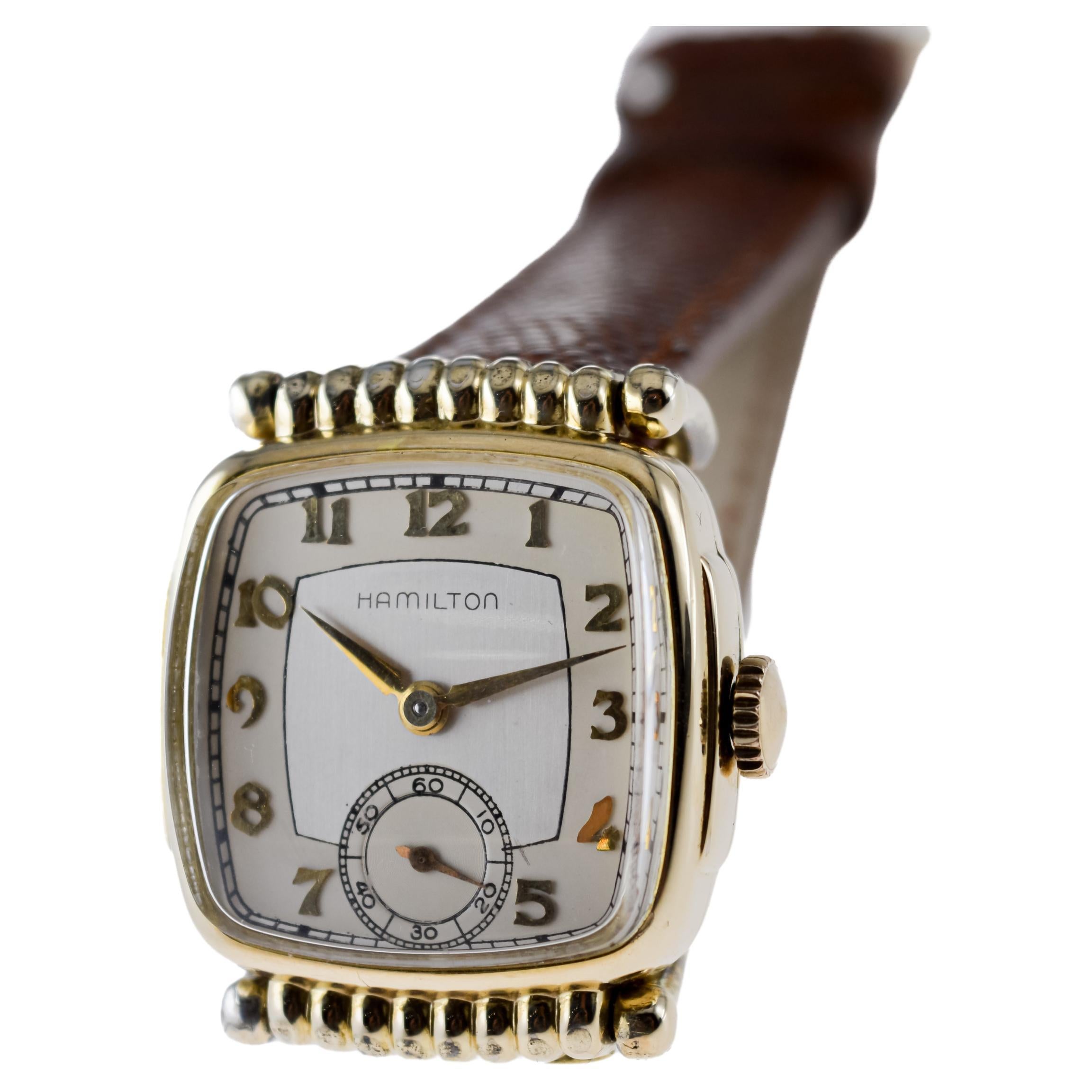Hamilton Gold geflochtene Art-Déco-Uhr mit beweglichen Gepäckstücken 1940er Jahre im Angebot 3
