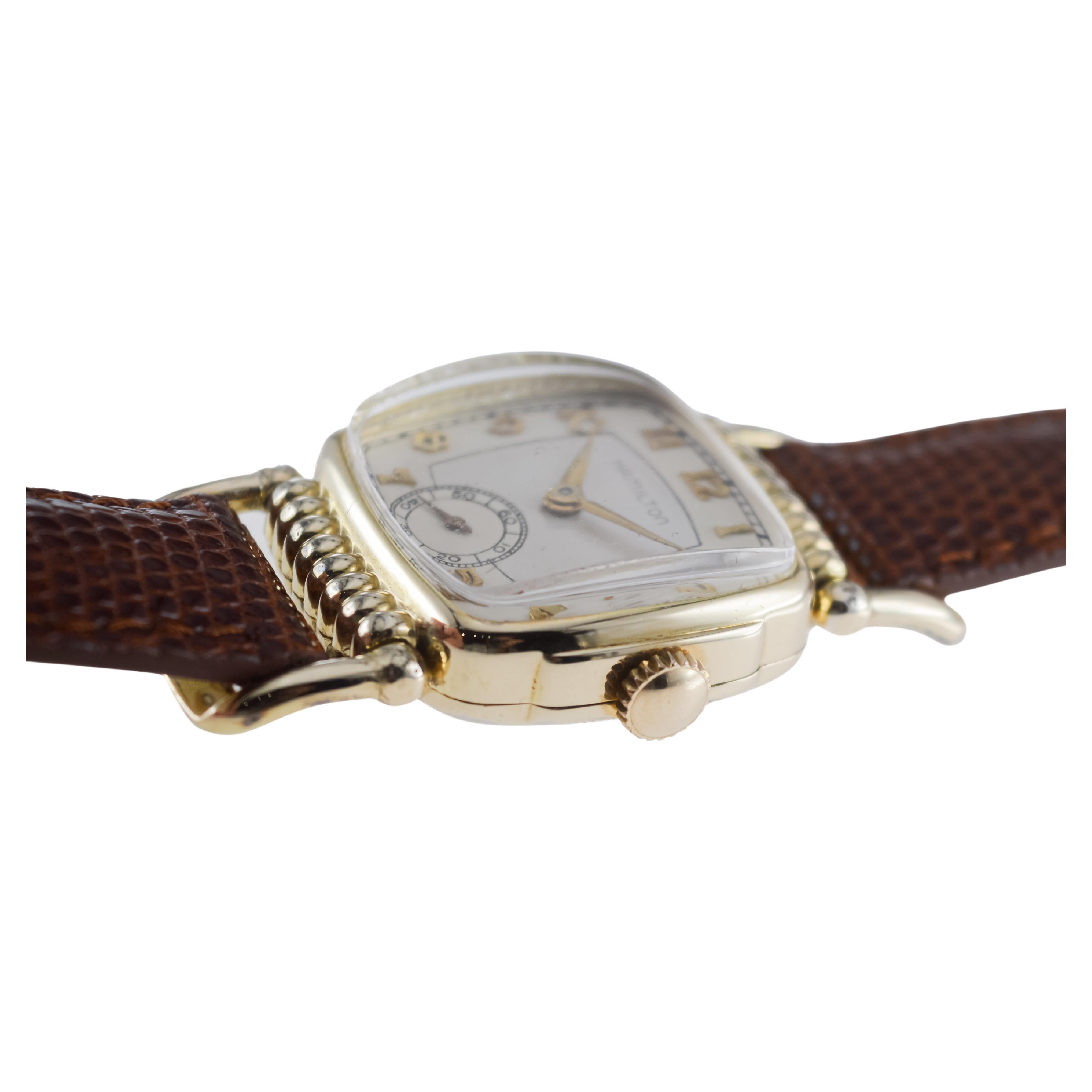 Hamilton Gold geflochtene Art-Déco-Uhr mit beweglichen Gepäckstücken 1940er Jahre im Angebot 4