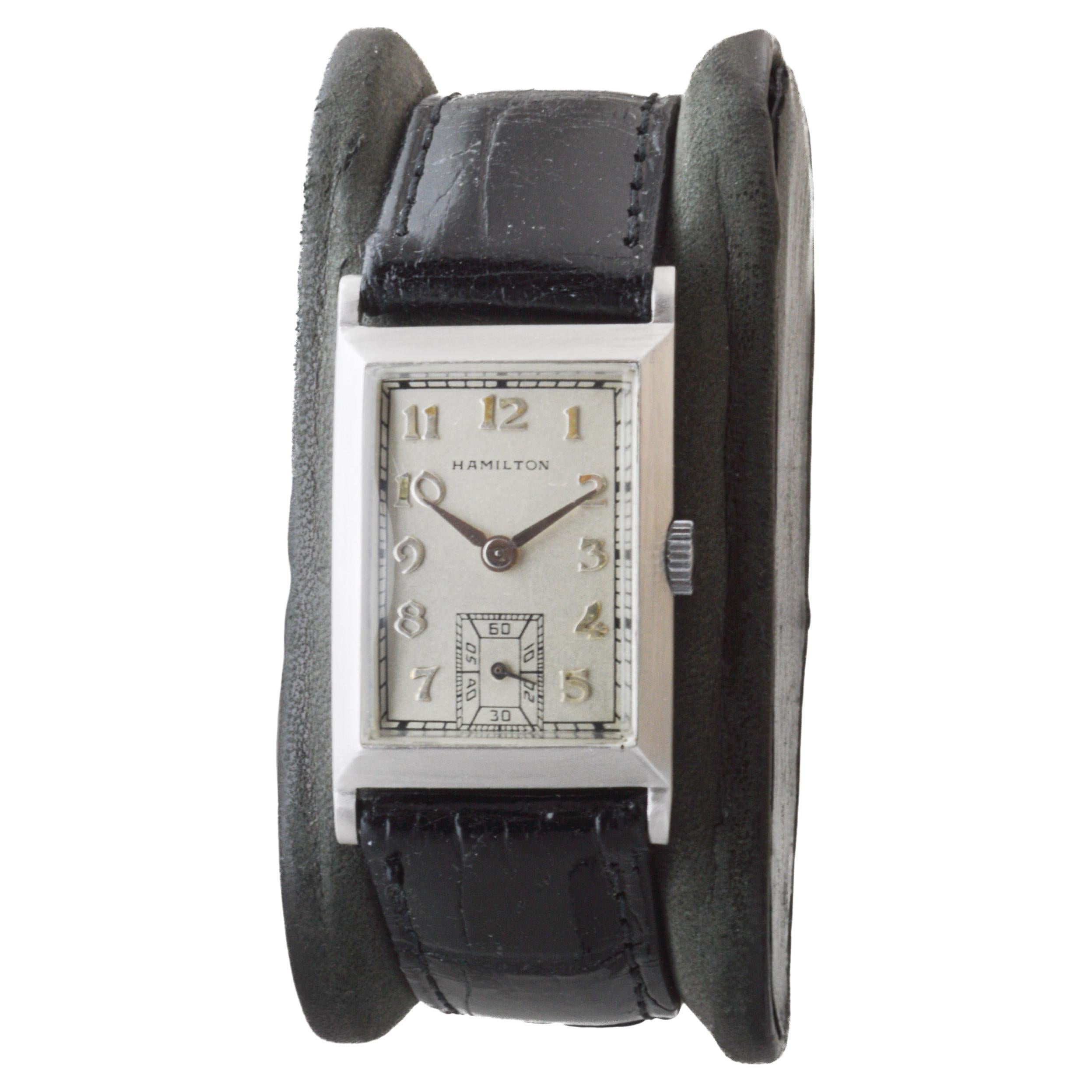 Hamilton Platin Art Deco Tank Stil 1940er Jahre mit Medaillon Serie Uhrwerk. für Damen oder Herren im Angebot