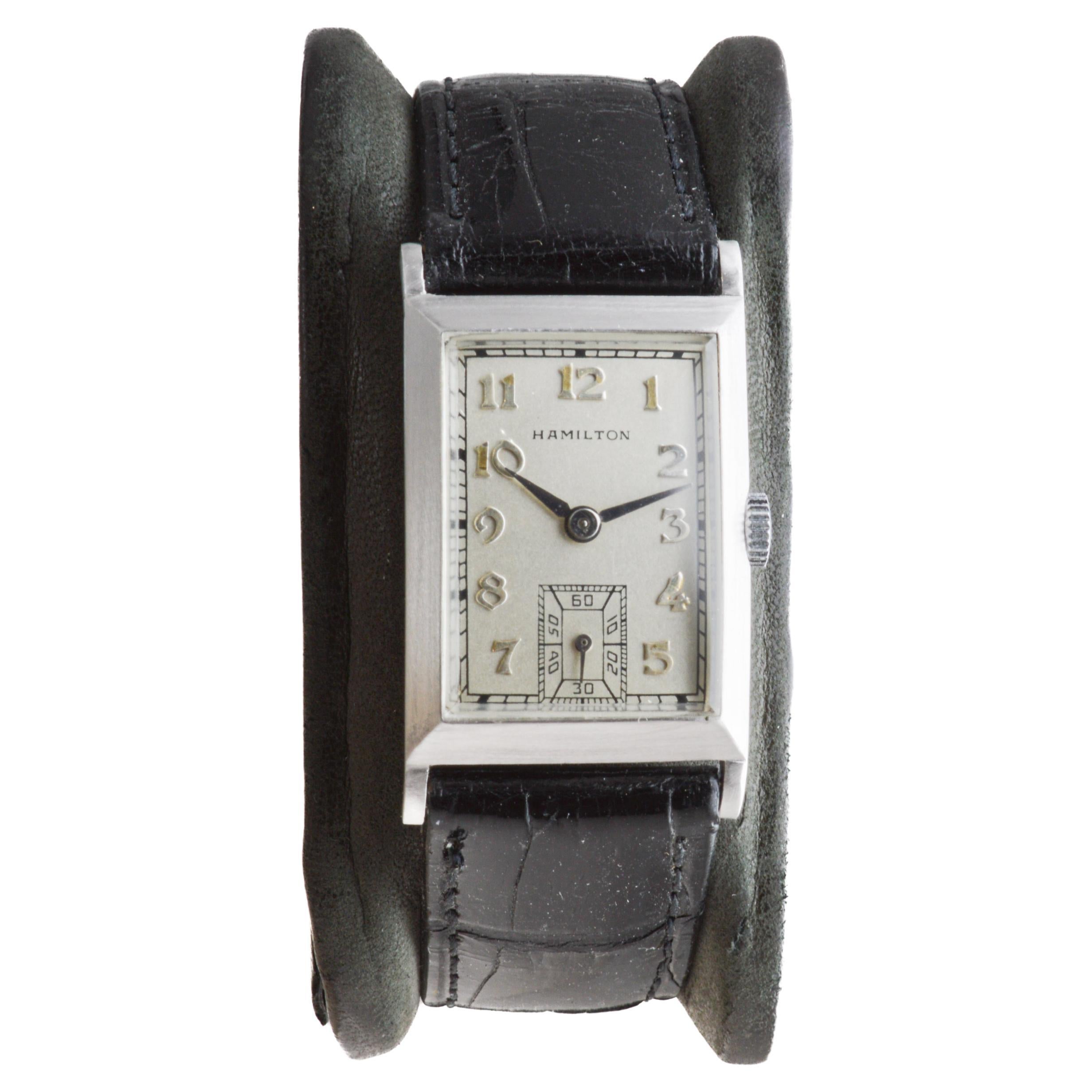 Hamilton Platin Art Deco Tank Stil 1940er Jahre mit Medaillon Serie Uhrwerk. im Angebot