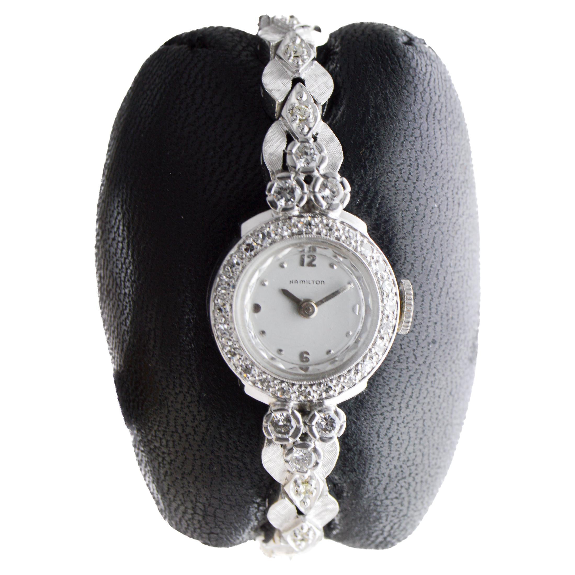Reloj Hamilton Art Decó de platino y diamantes para señora de la década de 1940 de alta calidad en venta
