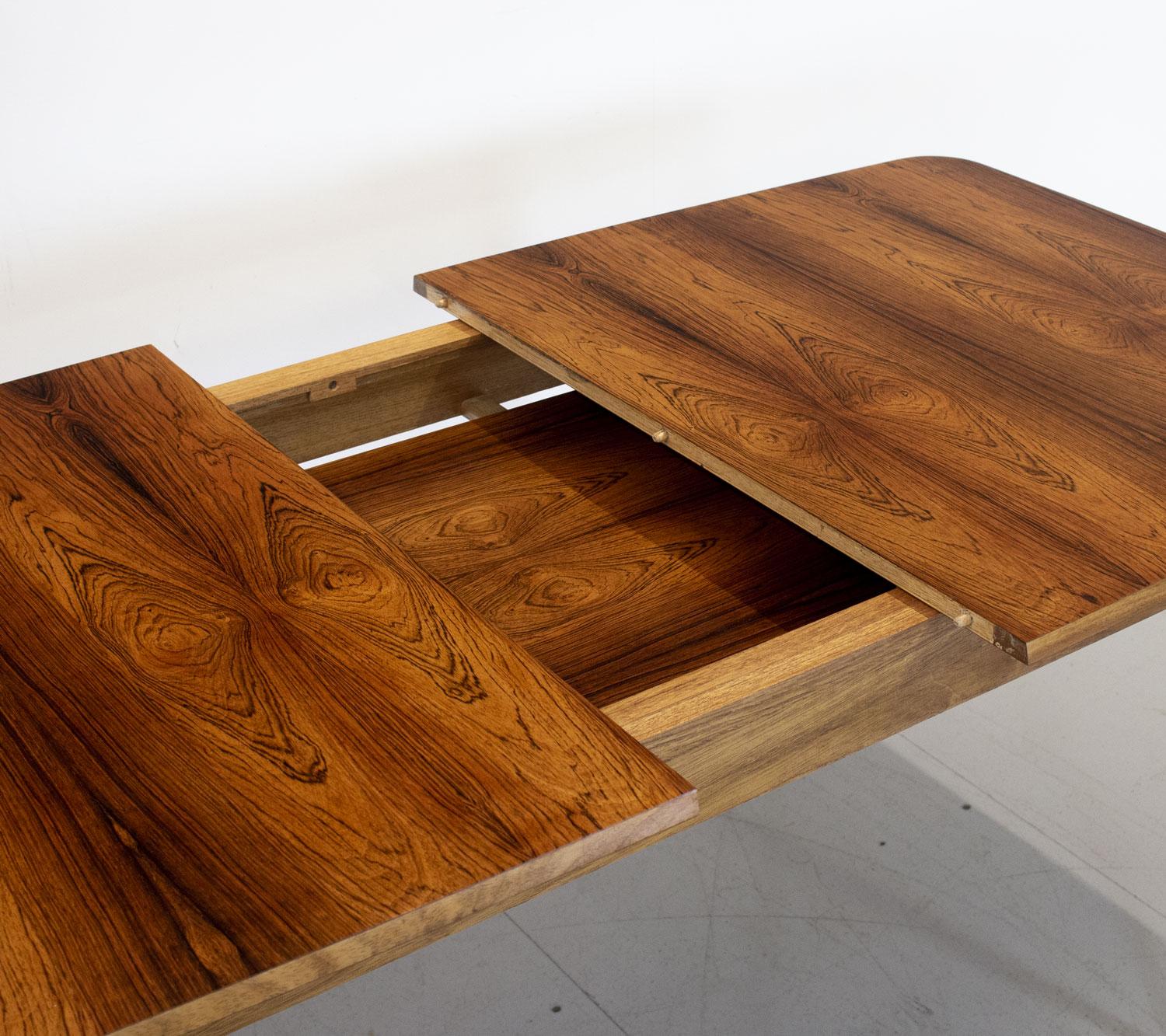 Hamilton Rosewood Extending Dining Table by Robert Heritage for Archie Shine In Good Condition For Sale In Southampton, GB