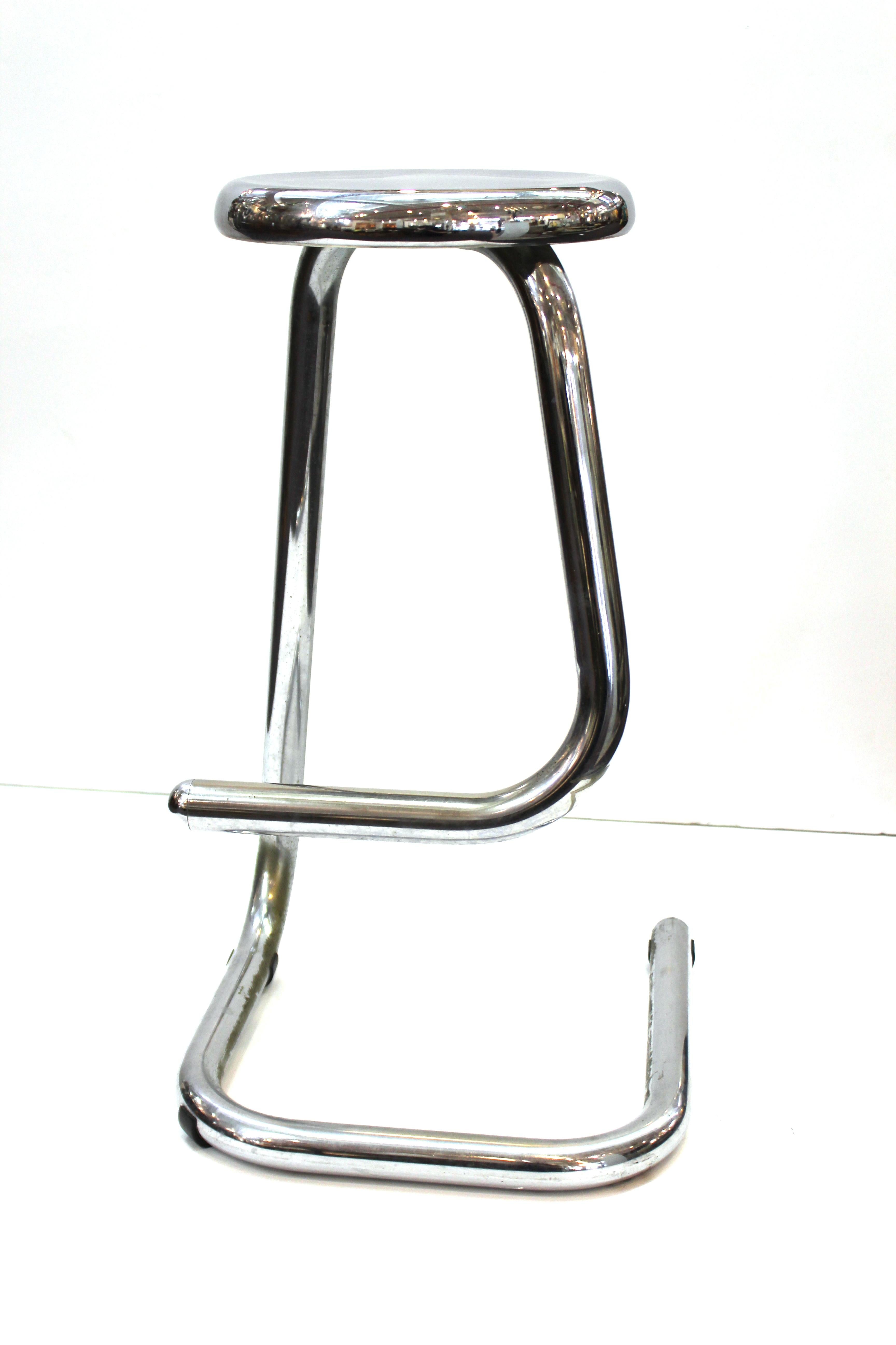 Canadian modern steel paperclip 'K700' stools designed by Hugh Hamilton & Philip Salmon for Kinetics Furniture in Canada. The pair was made in the 1970s and is in great vintage condition with age-appropriate wear and use. One of the bottom plastic