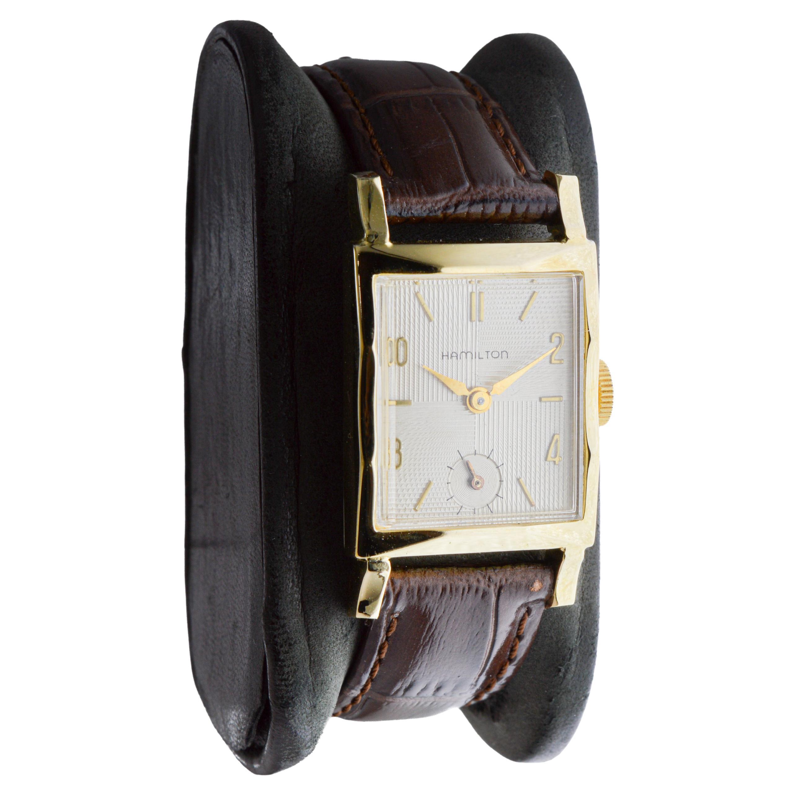 Hamilton Yellow Gold Filled Art Deco Watch circa 1940's with Unique Dial In Excellent Condition For Sale In Long Beach, CA