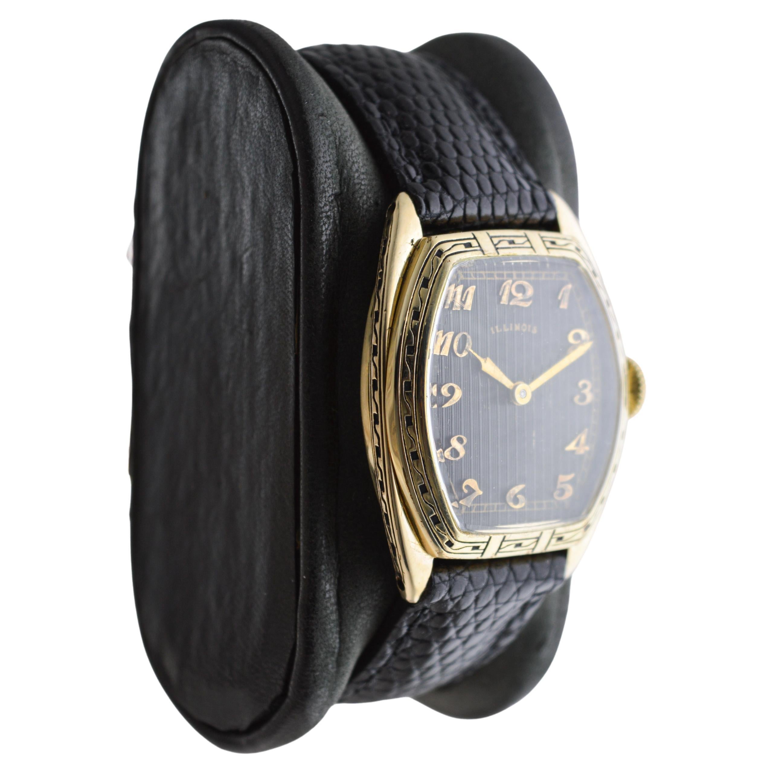 Hamilton Yellow Gold Filled Deco Style Tonneau with Rare Original Dial 1950 In Excellent Condition For Sale In Long Beach, CA