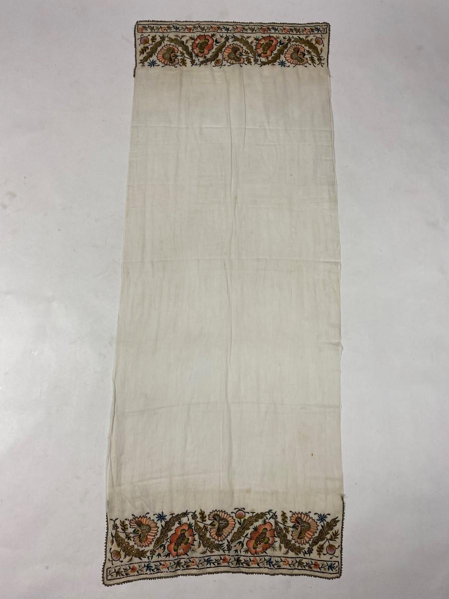 Hammam Scarf in gold embroidered cotton veil - Ottoman Empire late 18th century 4