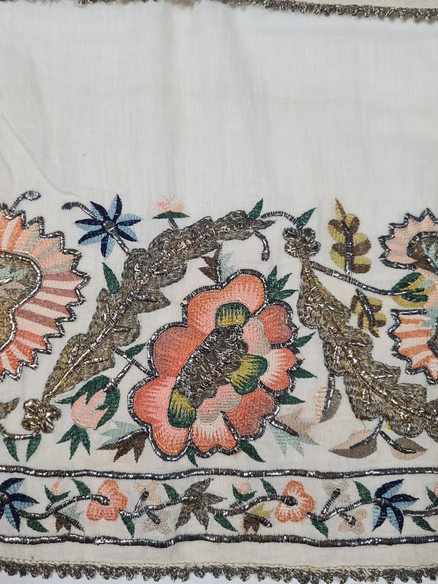 Women's or Men's Hammam Scarf in gold embroidered cotton veil - Ottoman Empire late 18th century