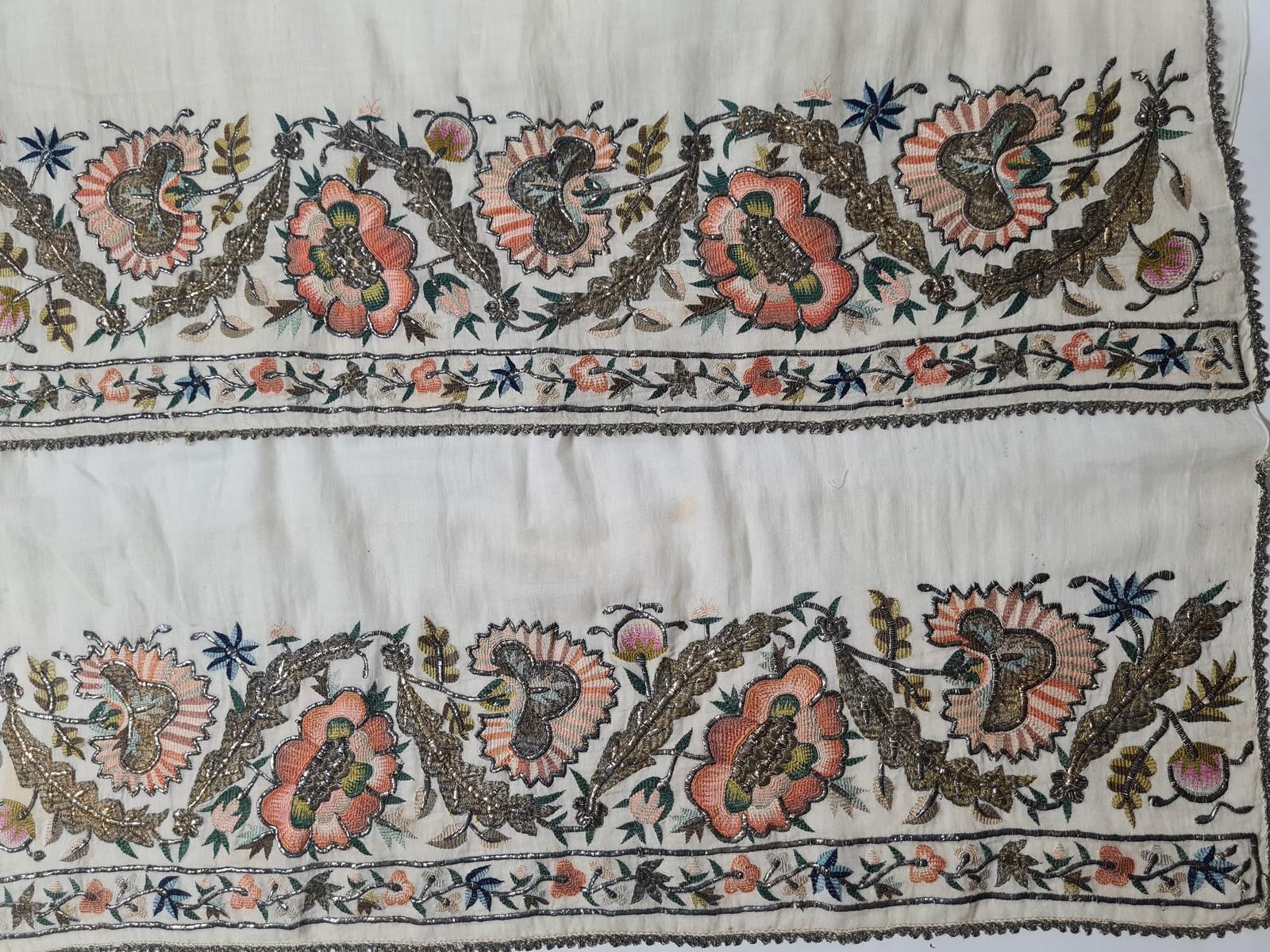 Hammam Scarf in gold embroidered cotton veil - Ottoman Empire late 18th century 1