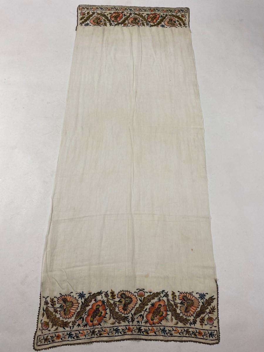 Hammam Scarf in gold embroidered cotton veil - Ottoman Empire late 18th century 3
