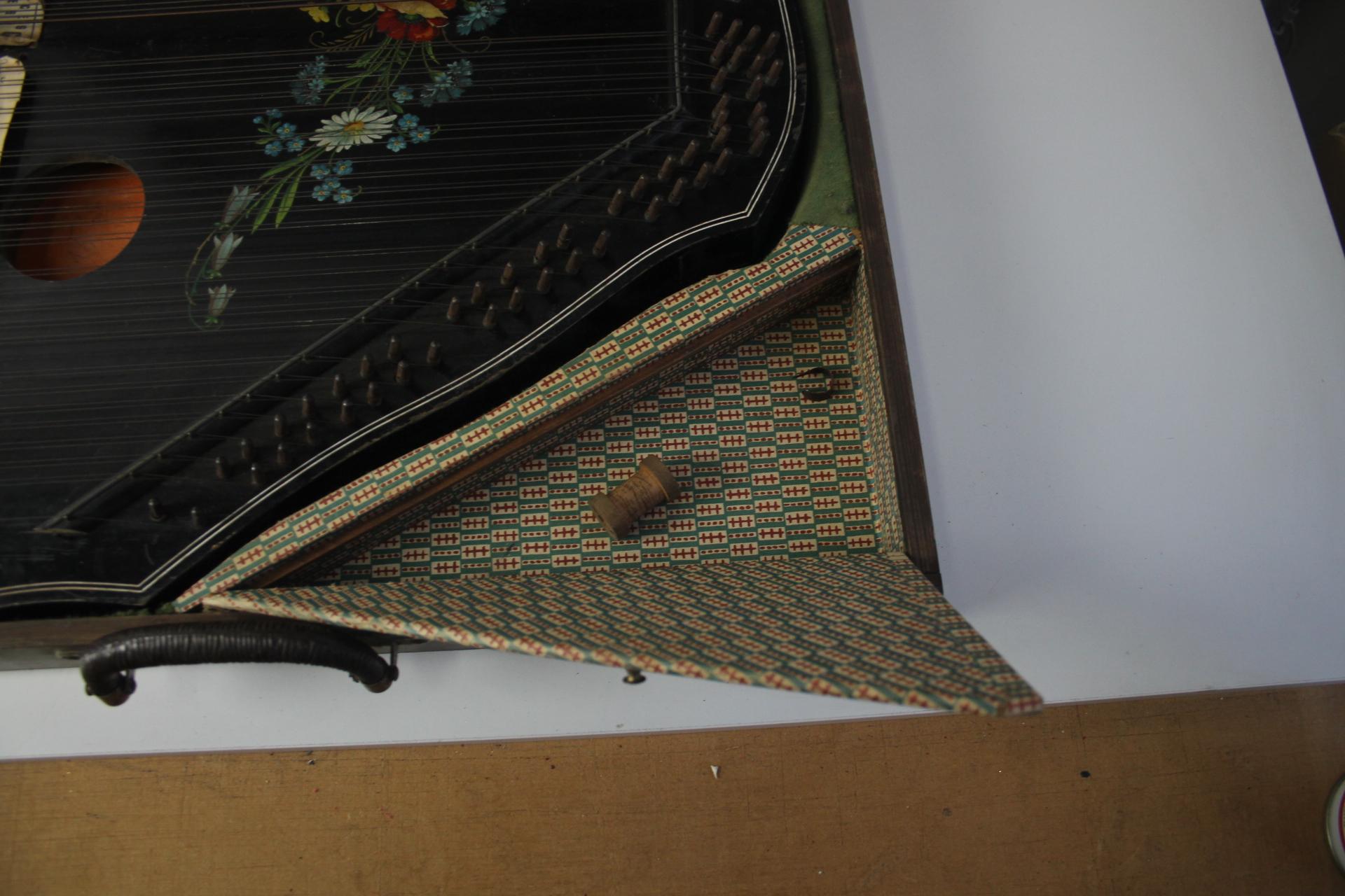 Hammer chord zither from the 19th century For Sale 5