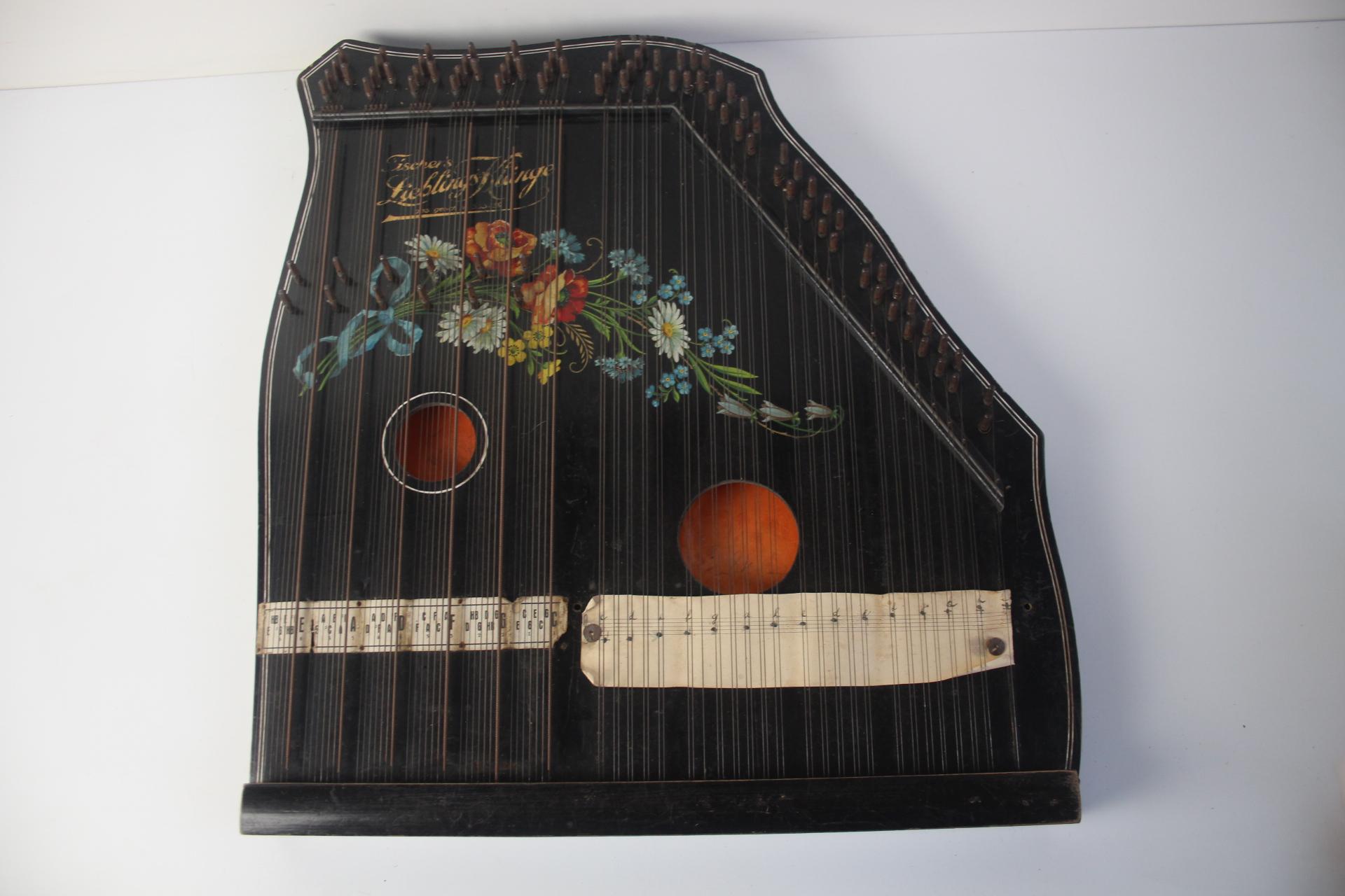 Belle Époque Hammer chord zither from the 19th century For Sale