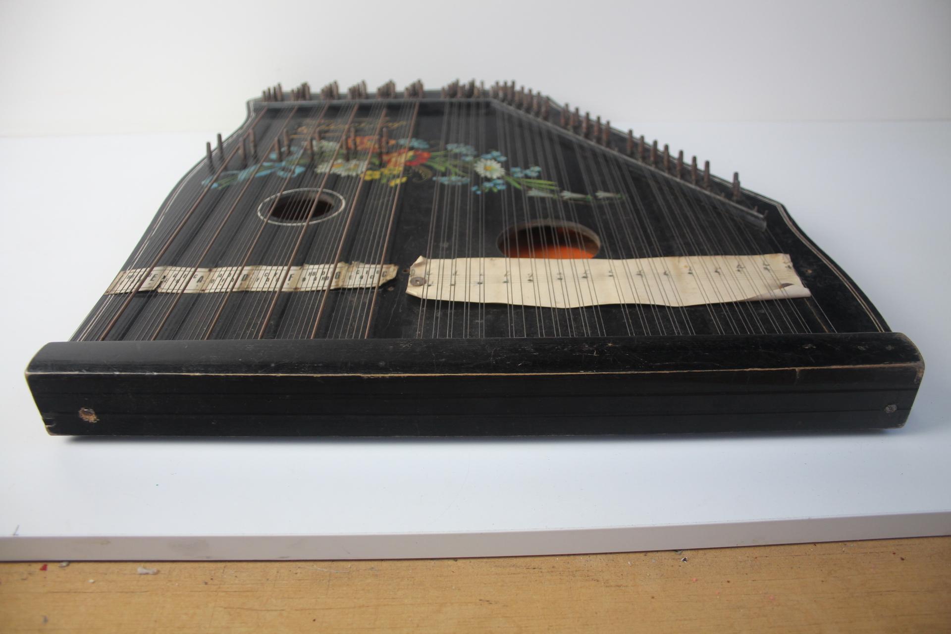 19th Century Hammer chord zither from the 19th century For Sale