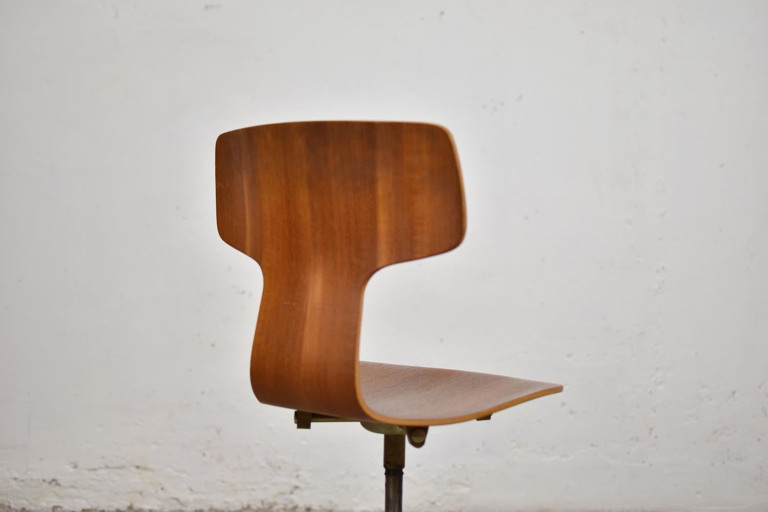 Danish 'Hammer' Desk Chair Designed by Arne Jacobsen for Fritz Hansen, Denmark, 1950s