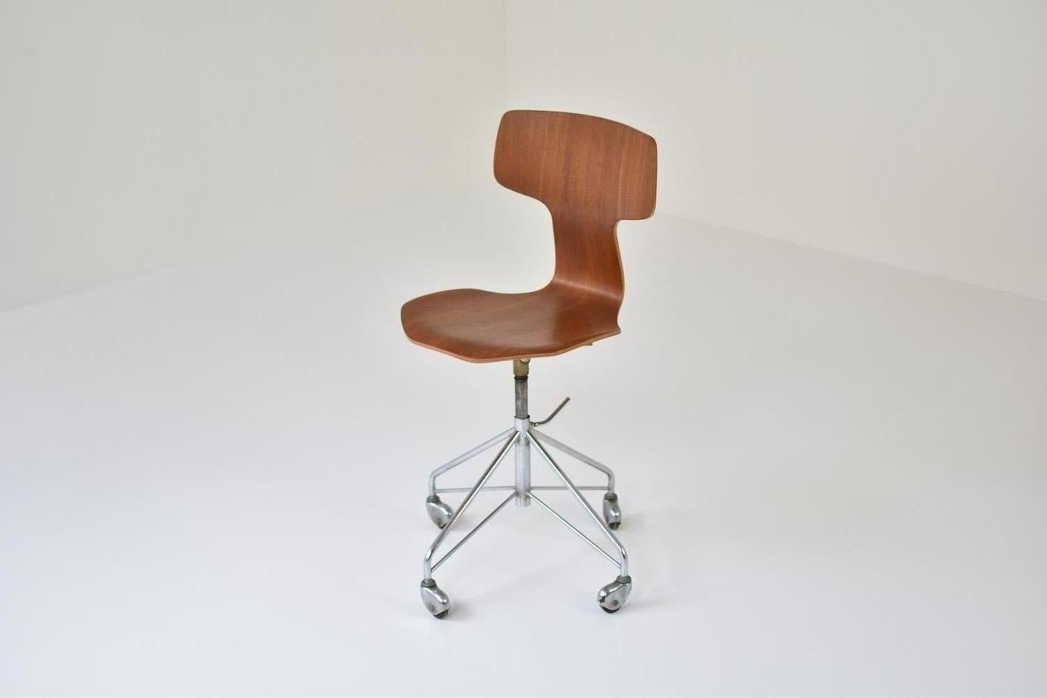 'Hammer' Desk Chair Designed by Arne Jacobsen for Fritz Hansen, Denmark, 1950s 2