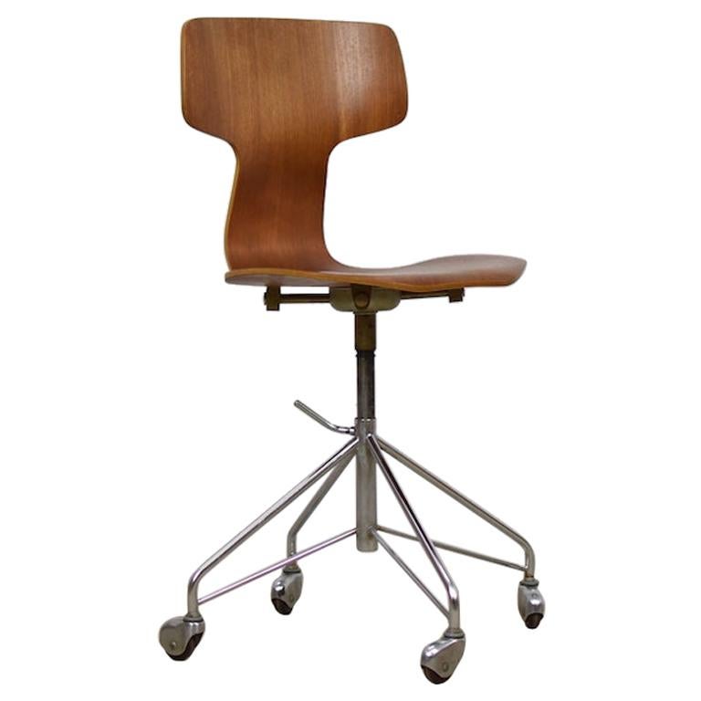'Hammer' Desk Chair Designed by Arne Jacobsen for Fritz Hansen, Denmark, 1950s