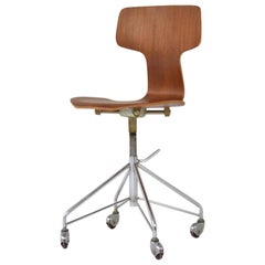 'Hammer' Desk Chair Designed by Arne Jacobsen for Fritz Hansen, Denmark, 1950s