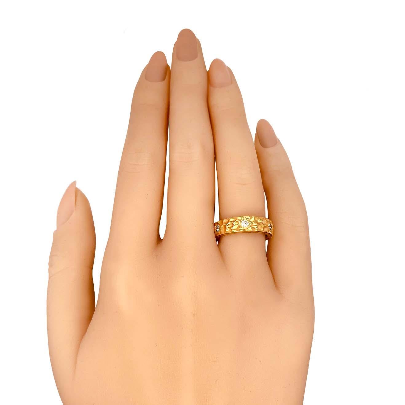 Round Cut Hammer Finish 18 Karat Yellow Gold Italian Diamond Ring For Sale