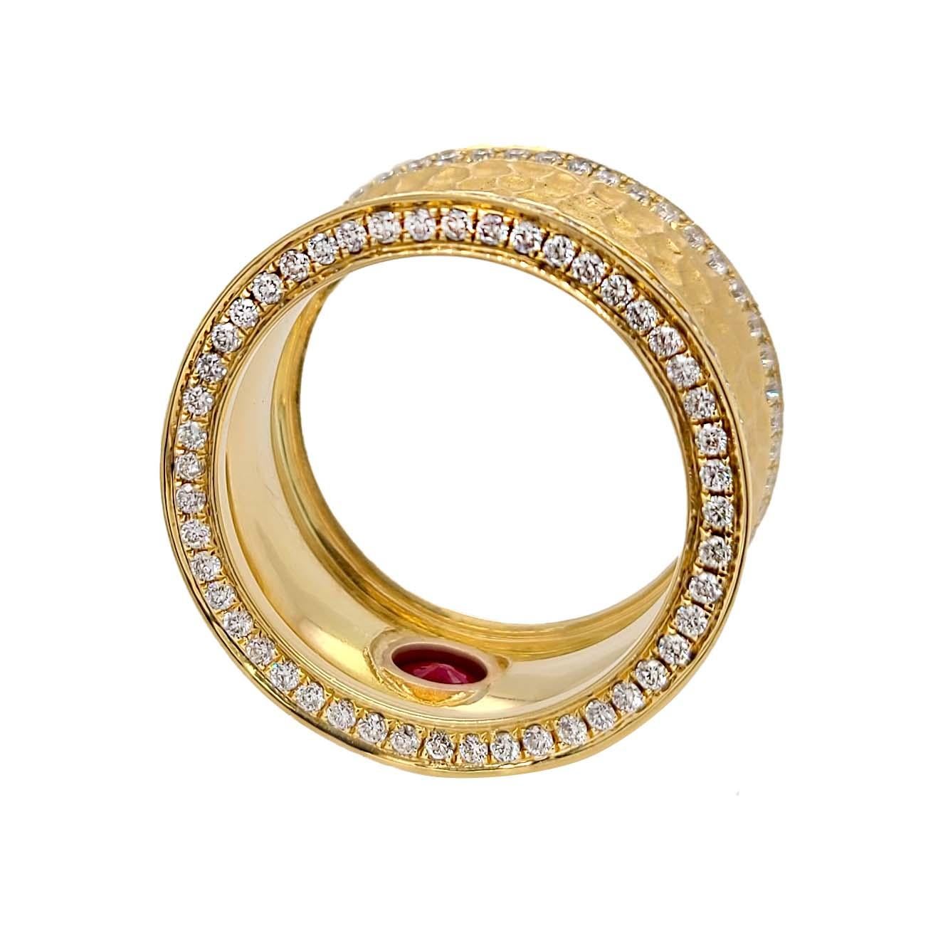Round Cut Hammer Finish Two-Tone 18 Karat Italian Diamond Ring with Ruby Center Stone For Sale