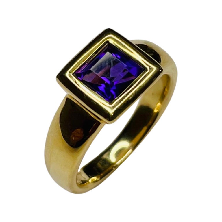 Hammer and Sohne 18K Yellow Gold Ring with Faceted Square Cut Amethyst