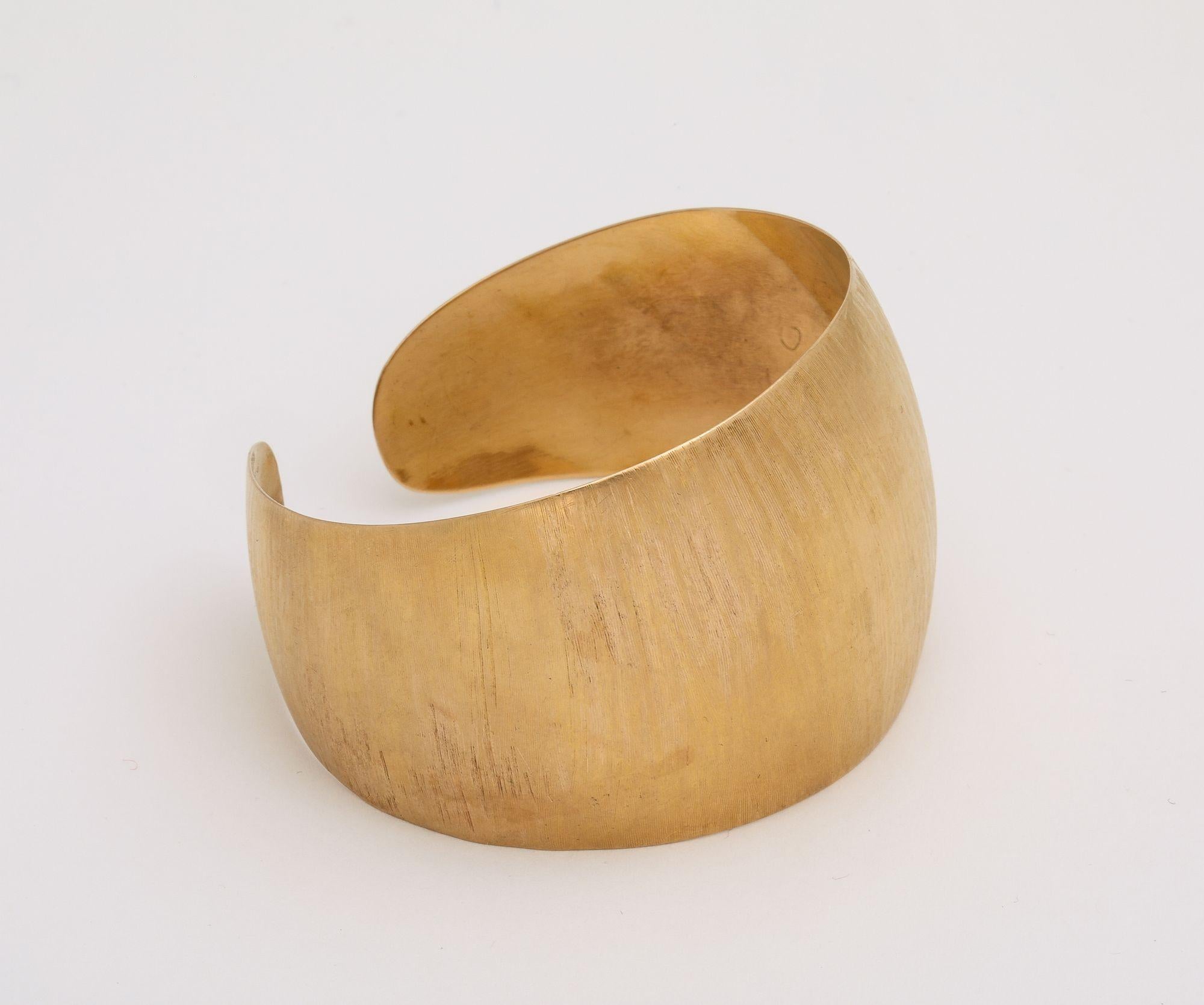 Hammered 18 k Gold Cuff Bracelet In Good Condition For Sale In New York, NY