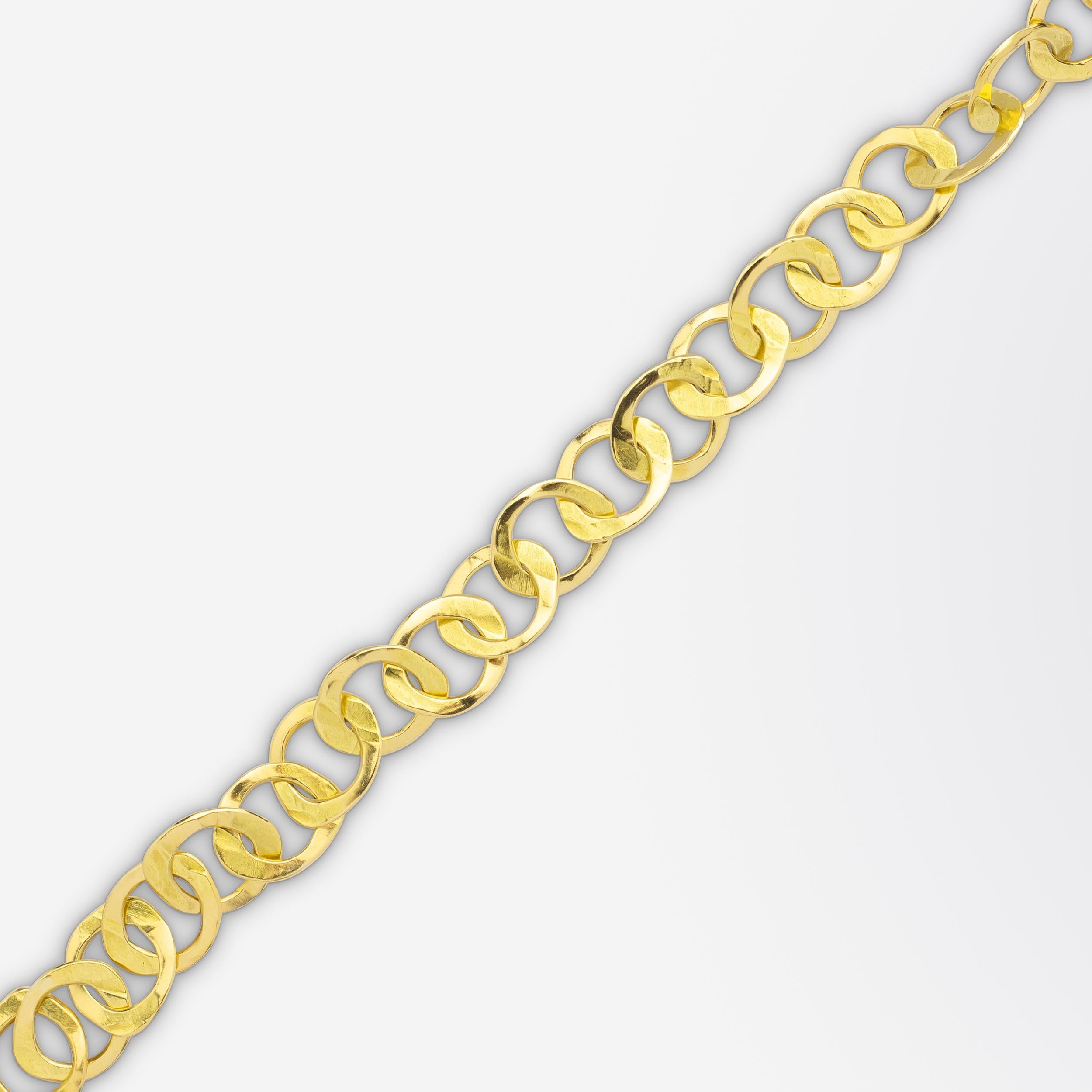 Moderniste Bracelet martelé en or jaune 18 carats en vente