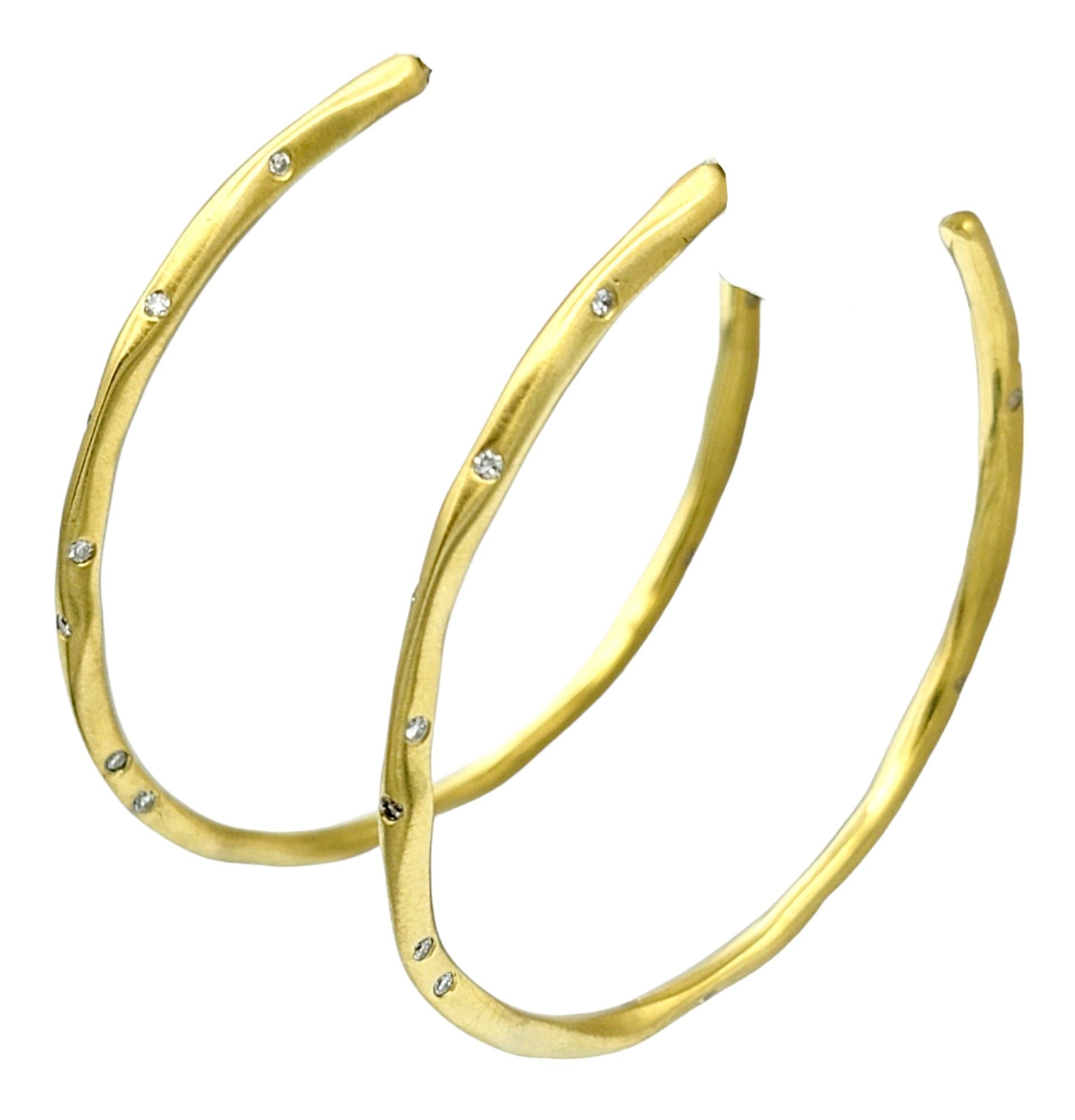 Contemporary Hammered 18 Karat Yellow Gold Brushed Finish Hoop Earrings with Round Diamonds For Sale