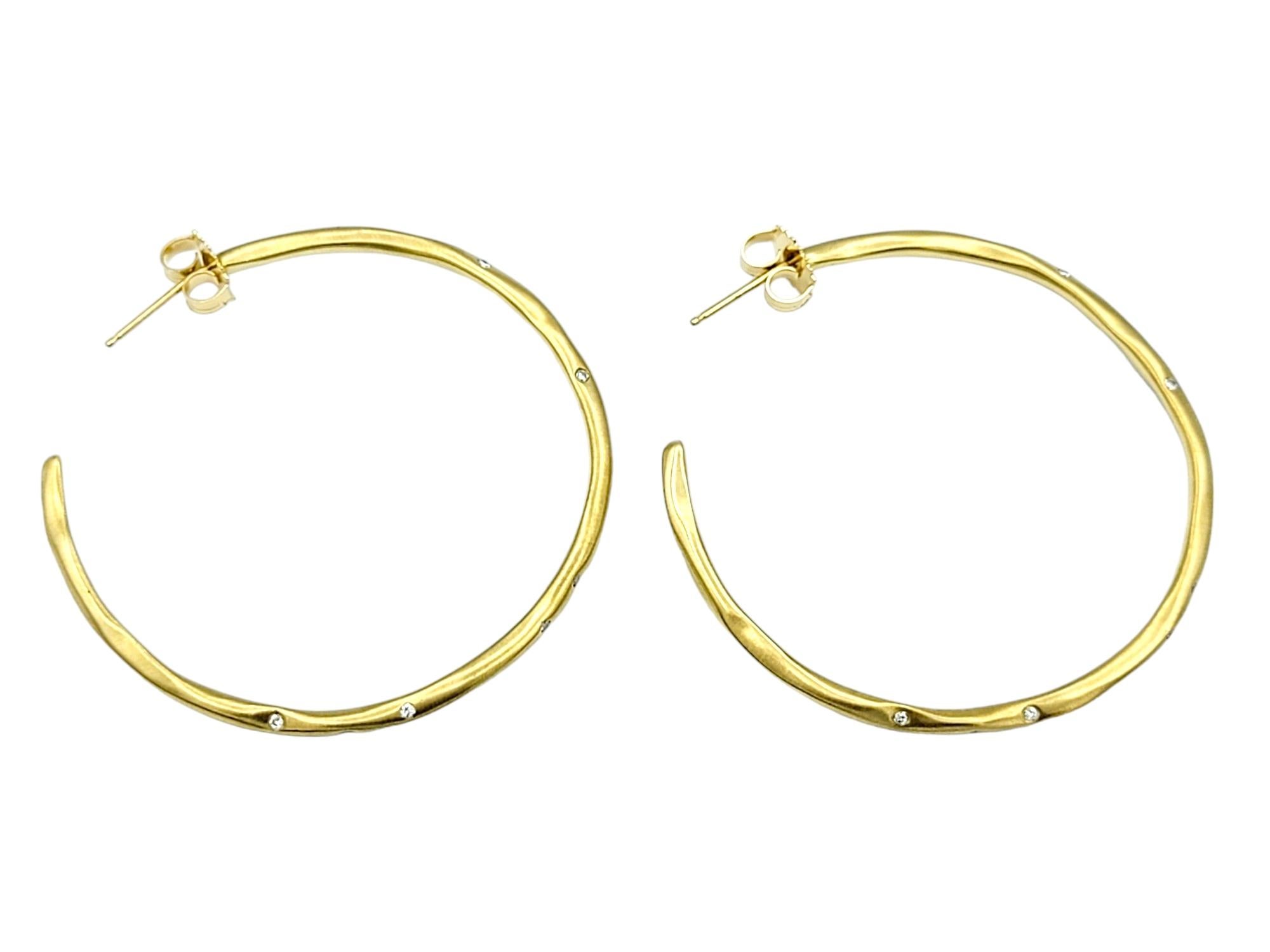 Hammered 18 Karat Yellow Gold Brushed Finish Hoop Earrings with Round Diamonds In Excellent Condition For Sale In Scottsdale, AZ