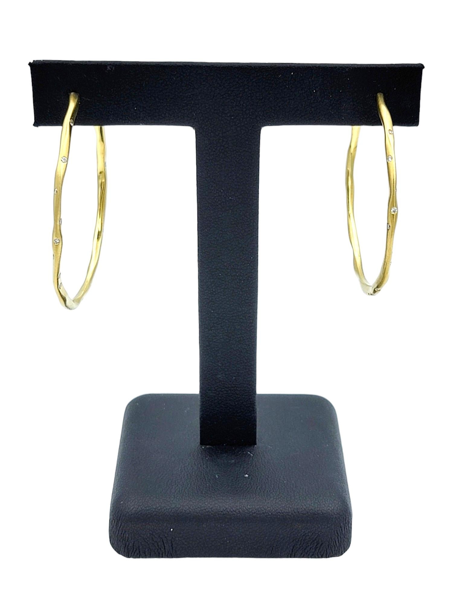 Hammered 18 Karat Yellow Gold Brushed Finish Hoop Earrings with Round Diamonds For Sale 2