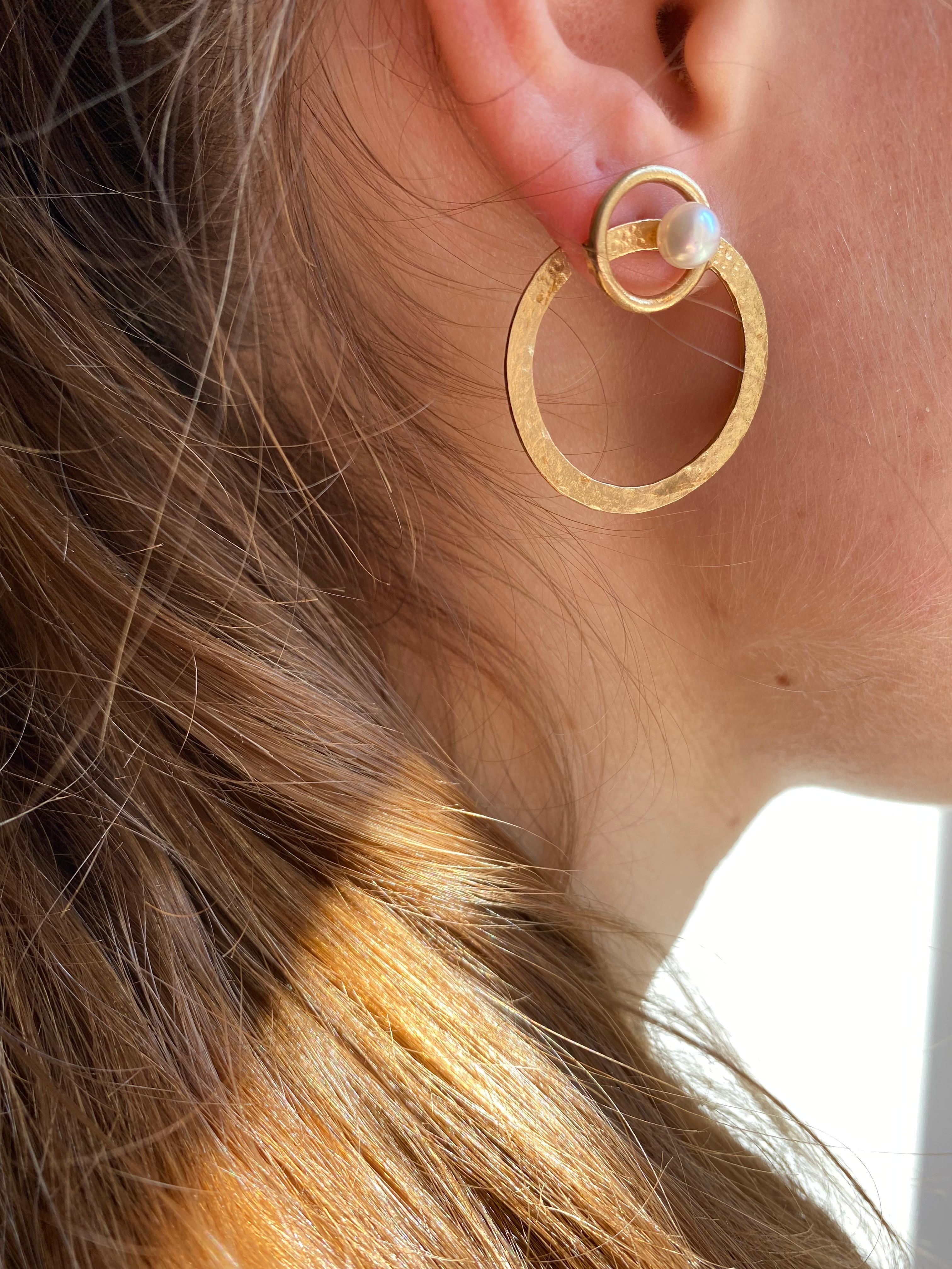 Hammered 18 Karats Yellow Gold Open Hoop Circle Artisan Modern Earrings For Sale 1