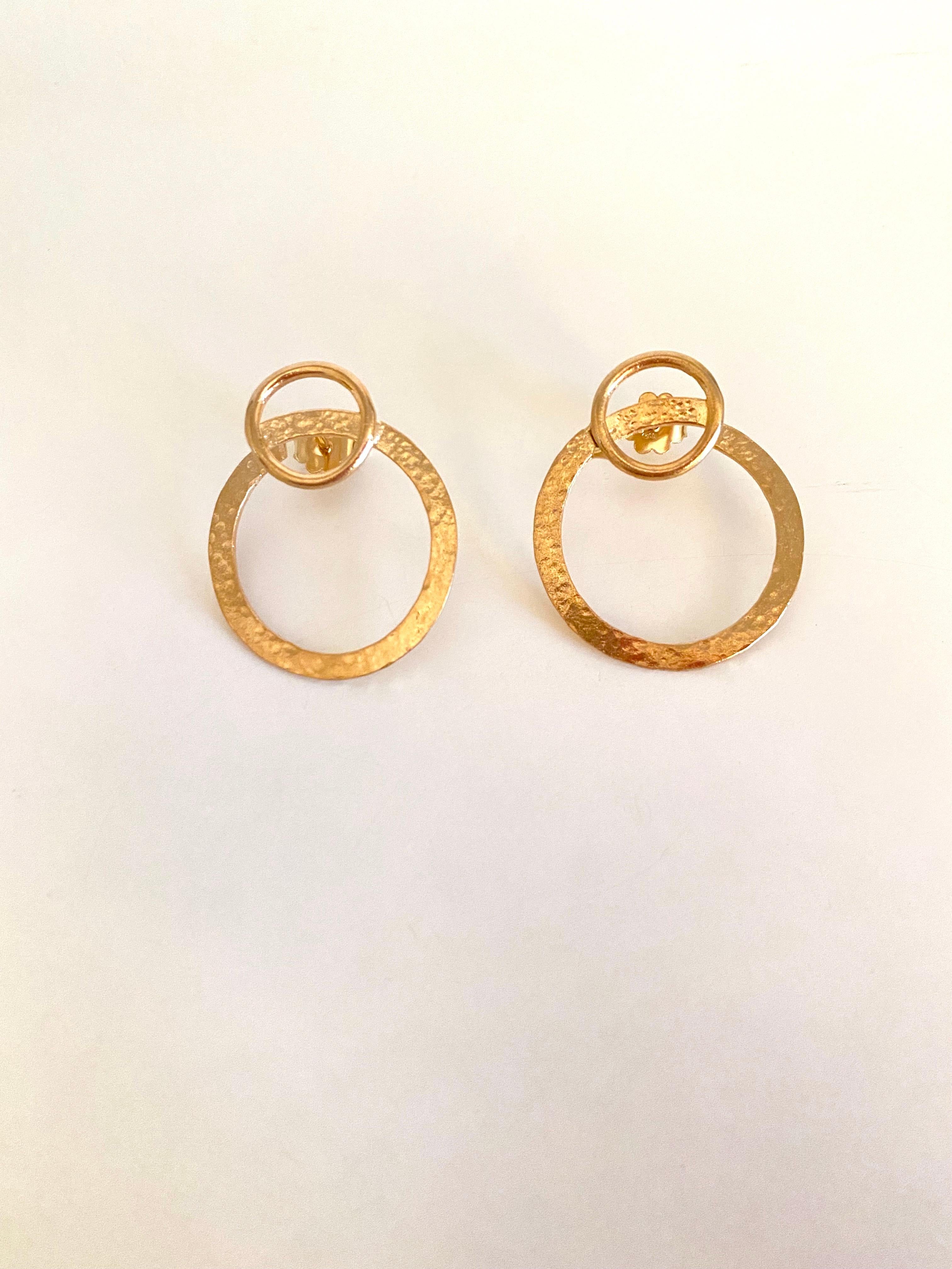 Hammered 18 Karats Yellow Gold Open Hoop Circle Artisan Modern Earrings In New Condition For Sale In Rome, IT