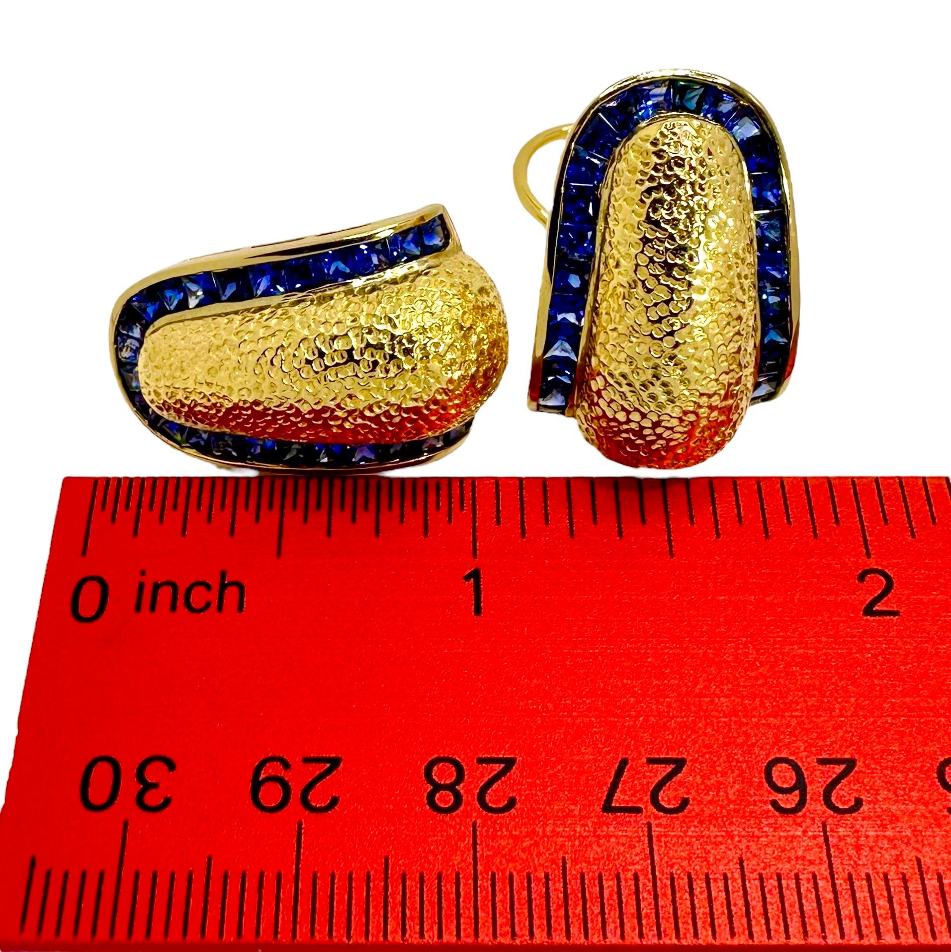 Hammered 18K Yellow Gold Bombe' J Hoop Earrings w/ Vivid Calibre' Cut Sapphires For Sale 2