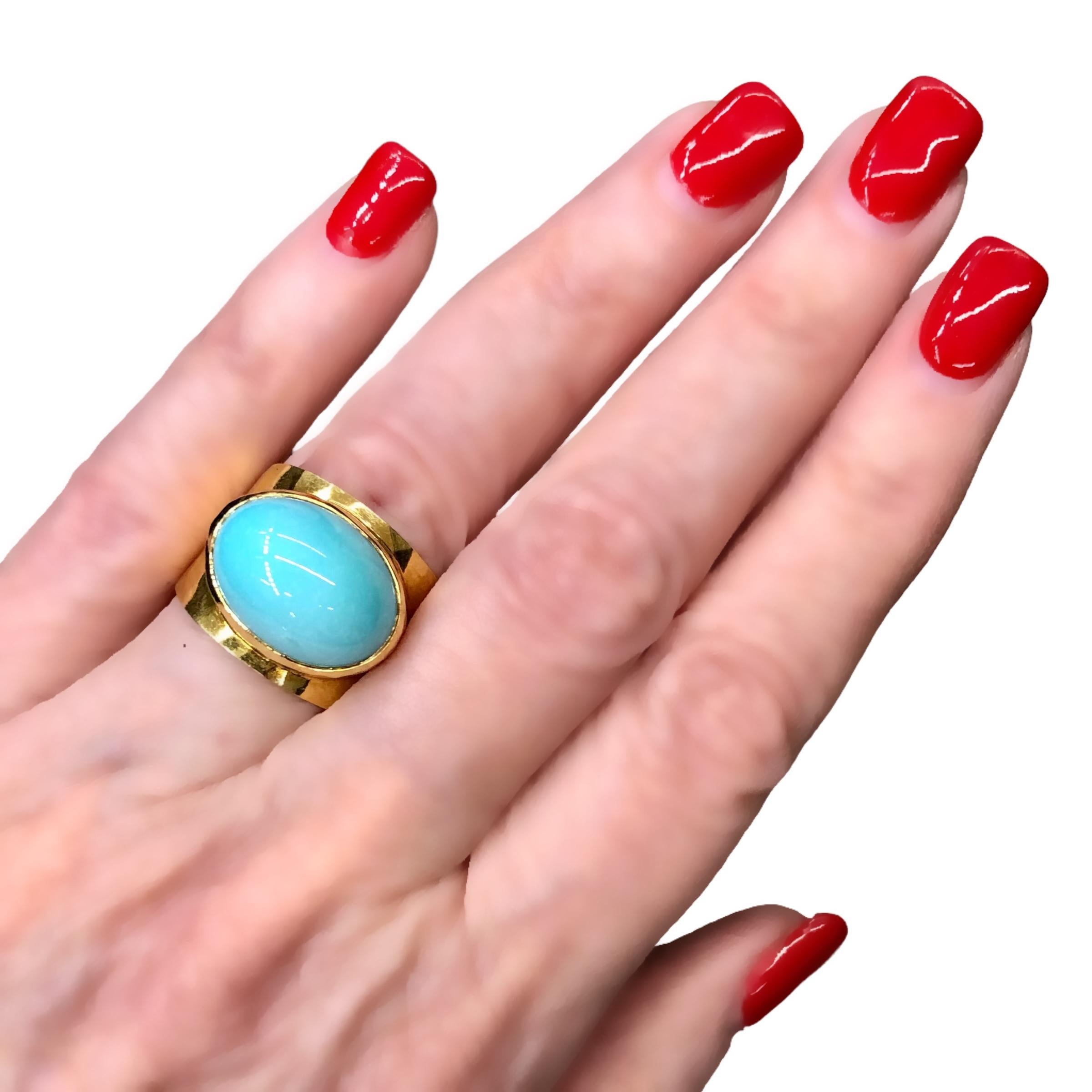 Hammered 18K Yellow Gold Cigar Band Ring with Center Oval Turquoise For Sale 4